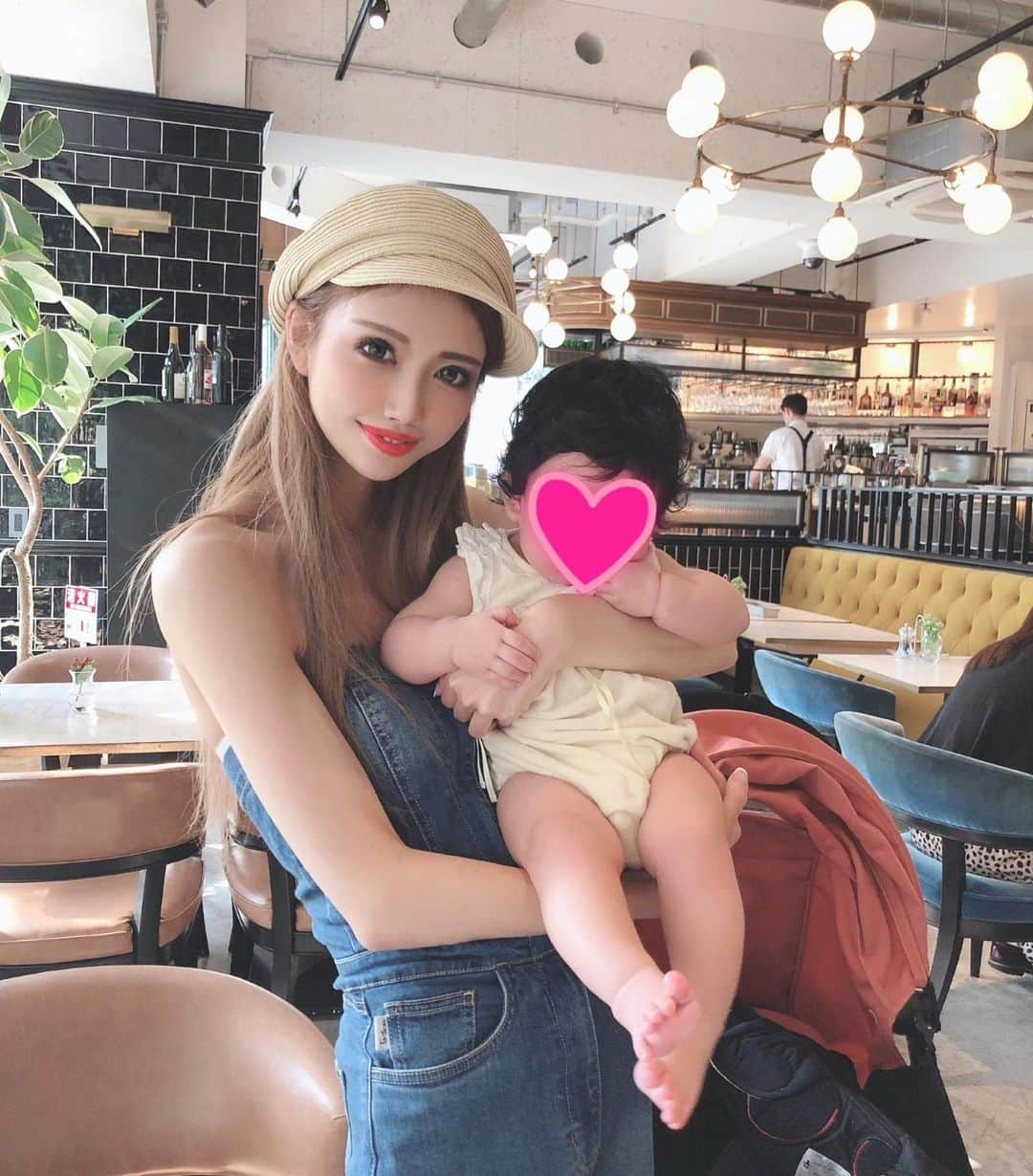 MARIEさんのインスタグラム写真 - (MARIEInstagram)「わたし三姉妹なんだけど、👶🏼が産まれてお姉ちゃんも妹も姪っ子を可愛がってくれる☺️ 今日は1日妹とゆっくりした日でした、楽しかった👩‍👩‍👧💕 #新米ママ #プレママ #マタニティ #育児 #妊娠 #ママリ #女の子ママ #赤ちゃん #ママ友 #主婦 #赤ちゃんのいる生活  #mama #instagood #cafe #ebisu #girls #恵比寿 #カフェ #姉妹 #三姉妹」8月2日 22時57分 - marie_mimura