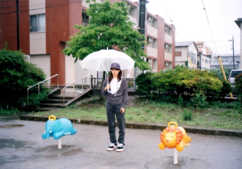 宮﨑香蓮さんのインスタグラム写真 - (宮﨑香蓮Instagram)「ゾウとライオンとワタシ 🐘🦁☂️いい写真。 ちょっと、梅雨時期くらいの、 肌寒さに、なってほしい、、 切実、、。 #写ルンです #カレントフィルム」8月2日 22時58分 - karen_miyazaki_official