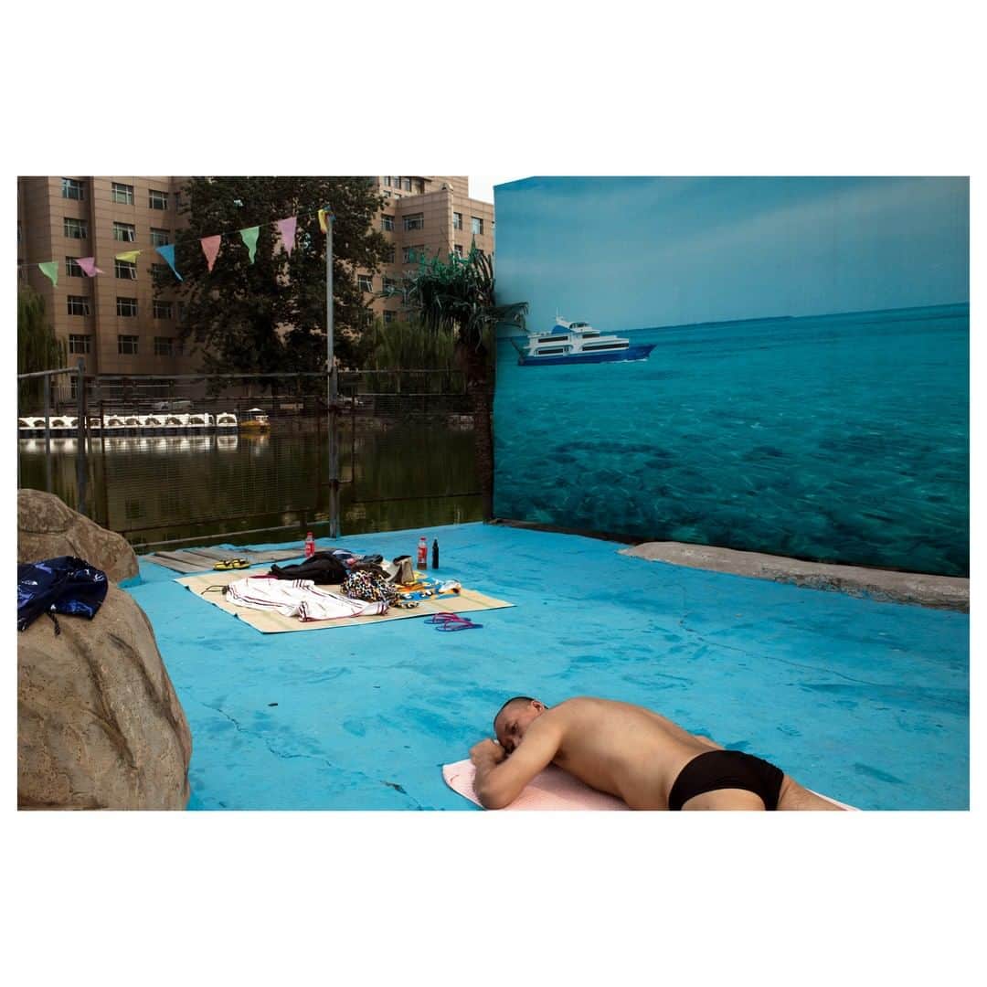 Magnum Photosさんのインスタグラム写真 - (Magnum PhotosInstagram)「"For short trips or for those who don’t yet have funds to go overseas, local holidays including to the beach and water parks or pool are quite common choices." - @chiyin_sim . Today on Magnum, view @chiyin_sim's photographic documentation of beach culture in China, and read her reflections, offering a glimpse into the staycation habits of the nation. Link in bio. . PHOTO: Chinese residents and visitors enjoy a weekday afternoon in the sun at Tuanjiehu Park, which has a pool, water slides and a fake beach, Beijing, China, July 23, 2012. . © @chiyin_sim/#MagnumPhotos . #SimChiYin #China #Beijing」8月2日 23時01分 - magnumphotos