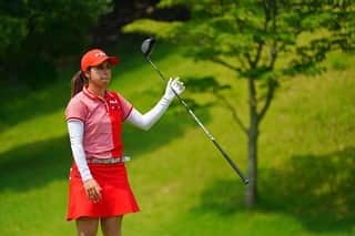 のインスタグラム：「最終日🤦‍♀️ 2日間悪かったドライバーは修正できたのにな😭 早く帰って練習したい🤣  今大会で出場資格のある試合は終わりです。 ８月にある、ダイクレレディースと、山陰合同銀行レディースの推薦をいただけたので、それまでの2週間悔いのないようにしっかり練習して、結果を残せるように頑張ります💪  初日と2日目は、彩と😍 楽しかった！⛳️🏌️‍♀️ #カストロールレディース#fila」
