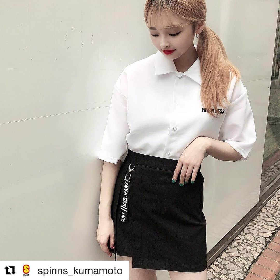 ガールズルールさんのインスタグラム写真 - (ガールズルールInstagram)「#Repost @spinns_kumamoto ・・・ 🖤Girl's rule item🖤 . 大人気のbackロゴが入ったシャツの ご紹介です～🤗💕💕. カラーはblackとWhite！！ ロゴが前と後ろにあってとっても かわいいですよ～～～🥰 ぜひチェックしてみてください～！！. . backlogo shirt ¥1980+tax. . #spinns#kumamoto#instagood#instafashion#ootdfashion#followme#ootd#korea#koreafashion#한국#셀카#셀피#오오티디#셀스타그램#얼스타그램#셀카#데일리록#韓国#お洒落さんと繋がりたい#スピンズ#熊本#girlsrule#shirt」8月2日 23時17分 - girlsrule_official