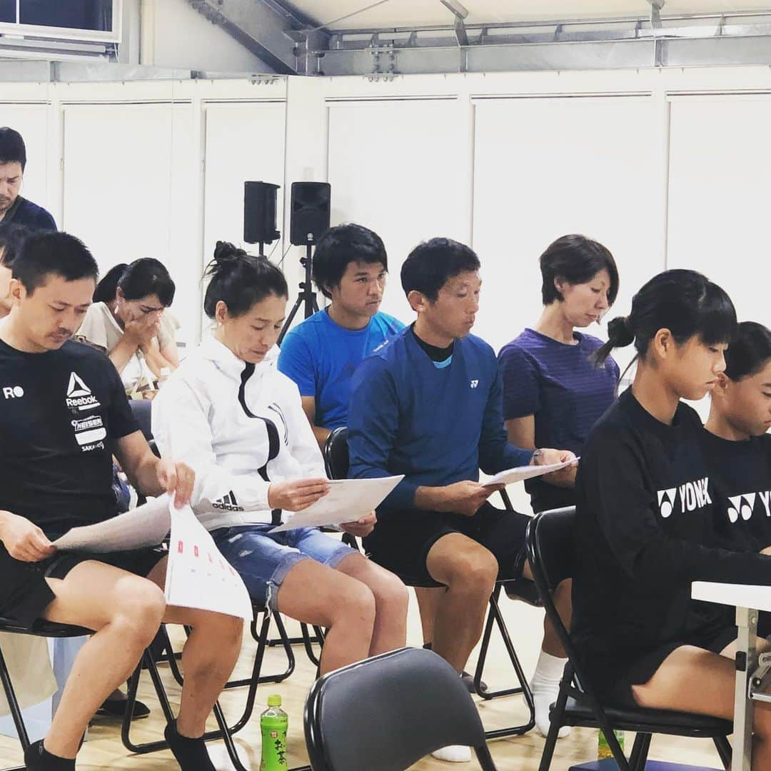 伊達公子さんのインスタグラム写真 - (伊達公子Instagram)「伊達公子×YONEX PROJECT  キャンプ2回目 スポルで品川大井町で8月1日、2日の2日間キャンプをやり終えました！ 朝3時間＆午後も3時間に加えてトレーニングに講義もというタフスケジュールをジュニア達は意欲的に取り組んでくれました。 お昼ごはんと夜ごはんは、炊飯器でご飯を炊いて、おかずはケータリングで栄養面も考えたものを用意してもらいました。 鶏むね肉にはアミノ酸の一種、イミダゾールペプチドが疲労回復成分が特に多く含まれて注目されています。アスリートのためのお弁当でした。 2回目のキャンプを終え、ジュニア達は全日本ジュニアも控えていて、結果を求めるのが当たり前だけれどしっかりとやるべきことをやりながら試合に挑んで欲しいです。 #伊達公子 #kimikodate #tennis #tennisplayer #テニス #テニスプレイヤー #テニスプレーヤー #スポル品川大井町 #yonex #yonextennis #yonexjapan #ヨネックス #ヨネックステニス  #阿波尾鶏　#イミダゾールペプチド　#鶏むね肉　#アスリート弁当　#のいきっちん」8月2日 23時30分 - kimiko.date