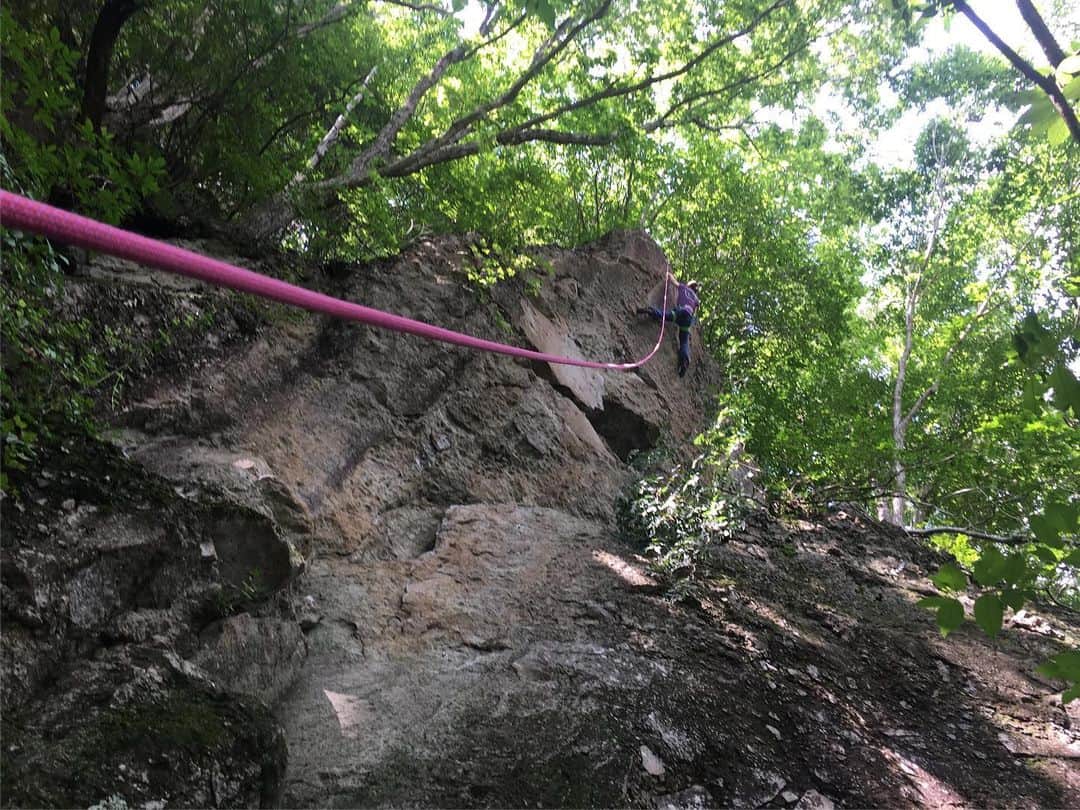 金子桃華さんのインスタグラム写真 - (金子桃華Instagram)「・ #climbing  #bouldering  #feelthenature  @cxm_cbym  @e9clothing_official」8月2日 23時25分 - momoka_8611