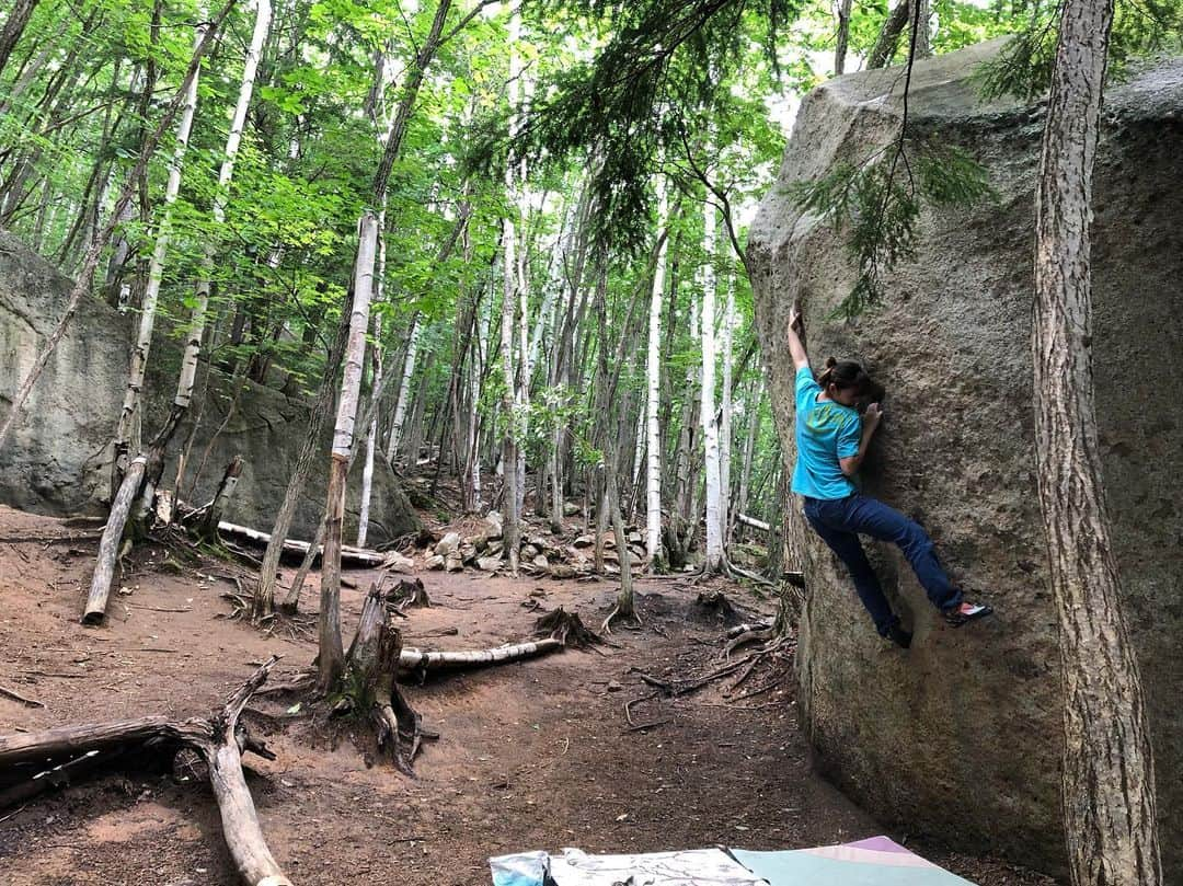 金子桃華のインスタグラム：「・ #climbing  #bouldering  #feelthenature  @cxm_cbym  @e9clothing_official」