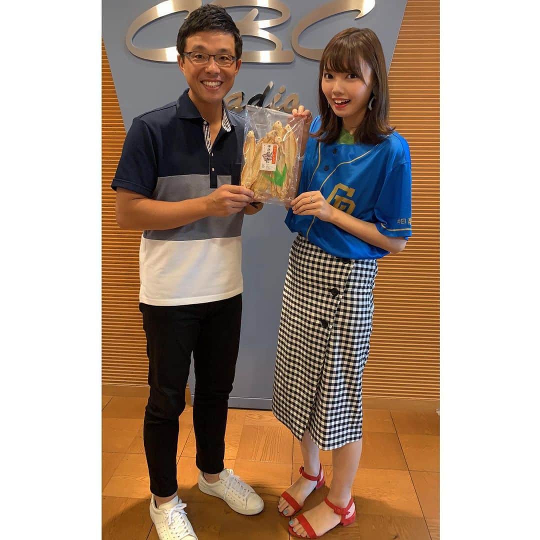 加藤里奈（カトリーナ）さんのインスタグラム写真 - (加藤里奈（カトリーナ）Instagram)「今日のCBCラジオ『ドラ魂キング』 聴いて下さった方、 ありがとうございました🐨💙 * メッセージテーマは「この夏やりたいこと」 でした🌺 まだ夏らしいことを全然やれていないので このテーマに🌊 今日も最高に楽しかったー🤣🤣 若狭さん本当に面白すぎる笑笑 * 今日の一曲は「サザンオールスターズ」で「涙の海で抱かれたい〜sea of love〜」でした🎧 そしてプレゼントは、私のお仕事で行った金沢土産！ 「干ささかれい」でした🐟 当選された方！おめでとうございます🎊🎉㊗️ * 今日は殆どドラゴンズの話をしてないんですが、 ドラゴンズは見事勝利でしたねー😲✨ やっぱりドラゴンズの話をしない方が勝つんだなぁ笑 学びました笑笑 ぜひradikoで聴いて下さい📻！！ http://radiko.jp/share/?t=20190802160000&sid=CBC * * 観戦コーデのポイントは 後ほど更新します😉🙌💙 * * ‪#中日ドラゴンズ #中日 #ドラゴンズ #dragons #CBCラジオ #cbc1053 #ドラ魂キング‬ #ドラゴンズ女子 #野球 #野球観戦 #インスタ野球女子 #ユニフォーム #ユニフォーム女子 #ラジオ #radio #radiko  #アナウンサー #野球好きな人と繋がりたい #野球好き #cbc」8月2日 23時26分 - rinakatoktriiina