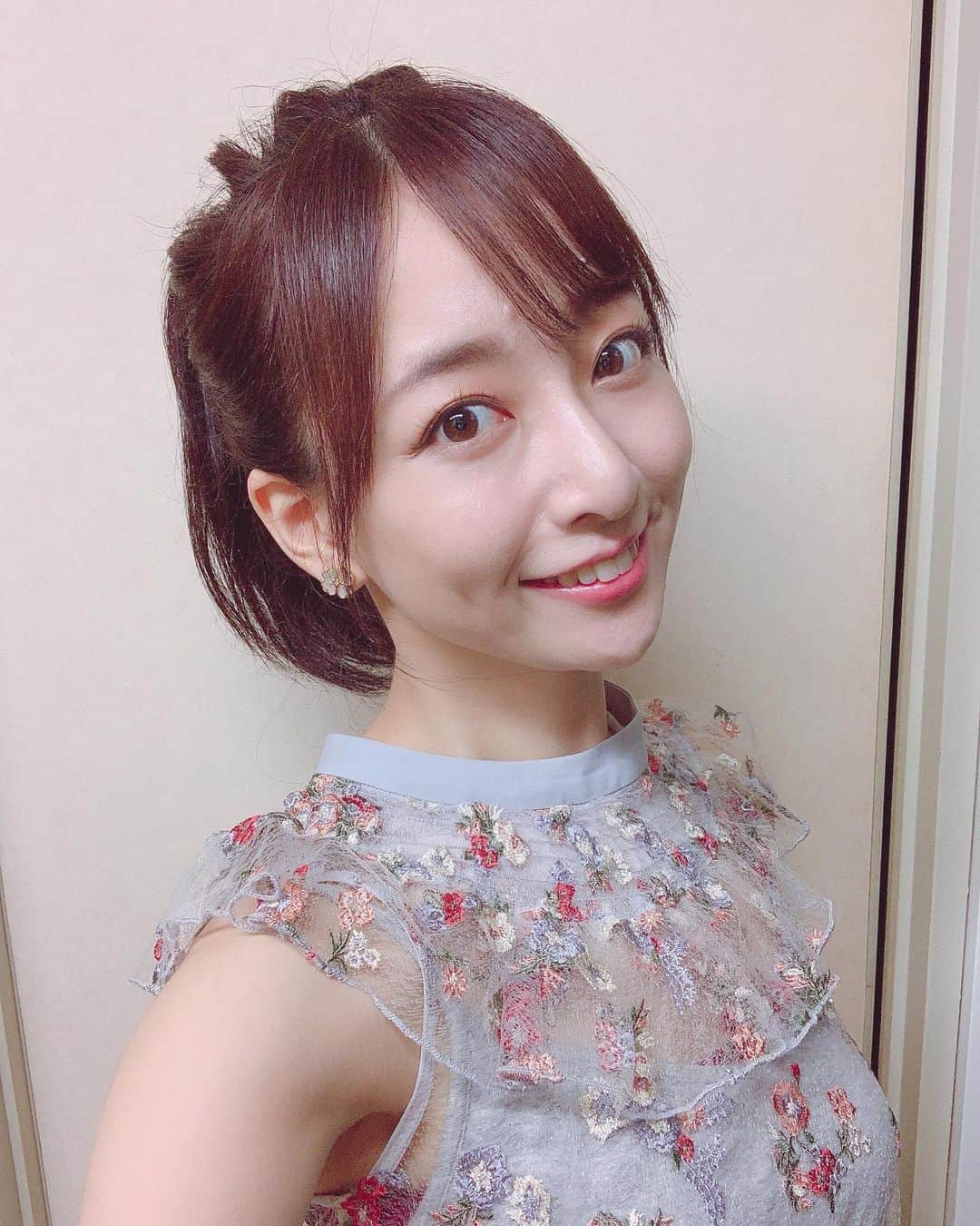長谷川萌美さんのインスタグラム写真 - (長谷川萌美Instagram)「. . 久しぶりに #インスタライブ をしました！ . カラオケでゆるっと歌っている 動画です🎤 24時間だけ観れます🎇 . 写真は昨日の写真で 関係ありません!!笑 . 明日は新横浜の日産スタジアムで 「トリコロールランドステージ」にて 歌わせていただきます‼️👭 . ビタスイの出演は16:20〜予定❣️ . 気温もですがライブも 熱くミュージシャンの方と 一緒に楽しい時間を過ごしましょう！ . サッカーの試合もあります！⚽️ 沢山の方が集まる見込みです！ ぜひ熱中症対策しながらお願いします✨ . 楽しみーーっ！！😆💕🌈🍧🎤 .  #もえスタライブ #カラオケ #karaoke #配信 #ビタスイ #ライブ #日産スタジアム #トリコロールランド #トリコロールランドステージ #ミュージシャン #musician #stage #live #nissan #nissanstadium #新横浜 #shinyokohama #萌服」8月2日 23時33分 - moemi_hasegawa