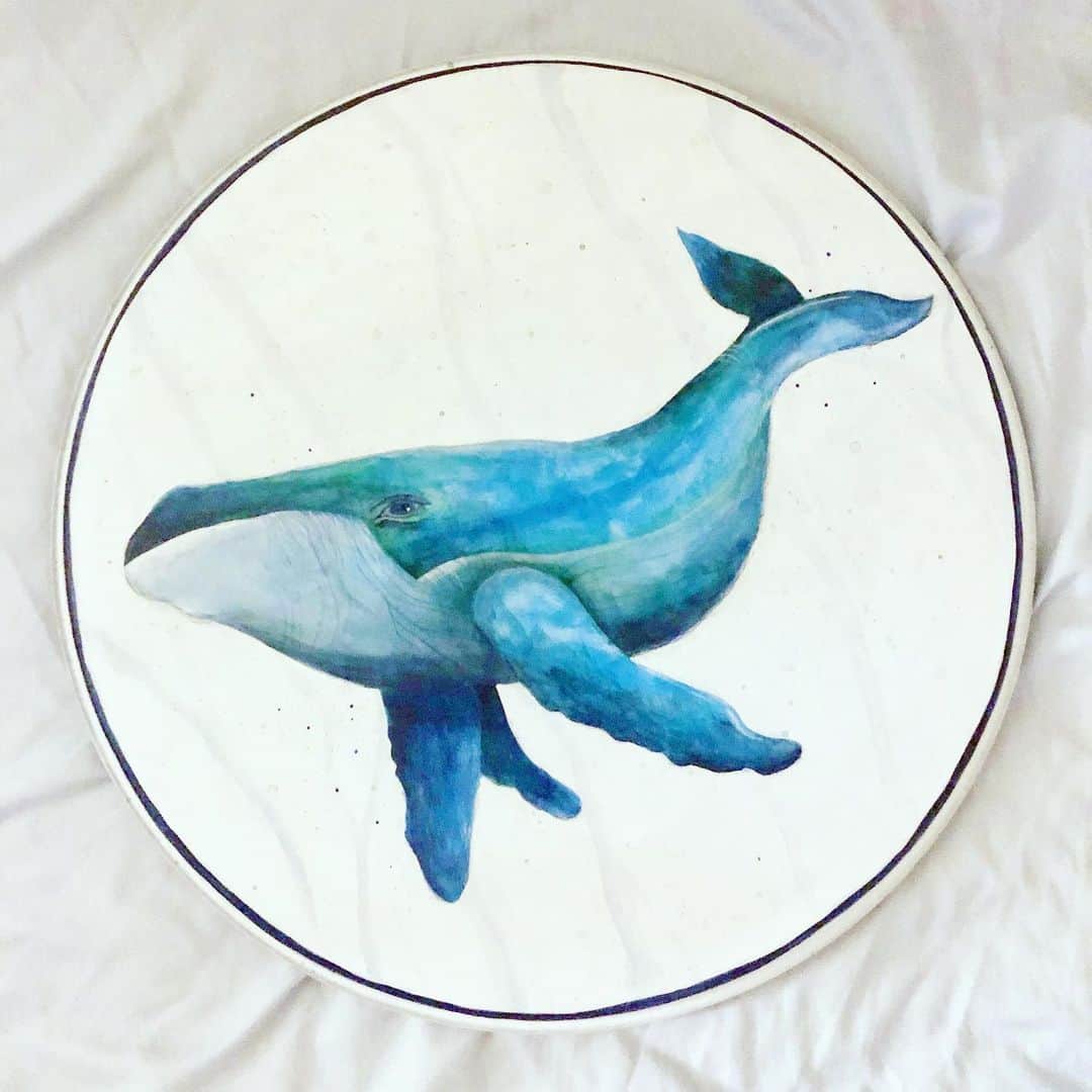 のインスタグラム：「Kick drum head for Mr.@jellyfishhands 🐳  Acrylic paint 🎨  I paint instrument parts! DM me if interested :) #drumheadpainting #kickdrum #whale」