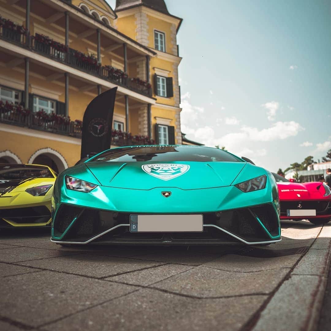 Kik:SoLeimanRTさんのインスタグラム写真 - (Kik:SoLeimanRTInstagram)「The Lamborghini does what the Lamborghini does 🔥🔥 And we feel the same about tonight, see you in Club Lock, Budapest! . . . . . . . . #gentlewipes #lionsrun_official #goingbigorgoinghome #rometobudapest #itsalifestyle #lamborghini #lamborghiniaventador #lamborghinihuracan #lamborghini_daily #lamborghinidiablo #lamborghiniurus #cardesign #carspotted #carspotting #richlife #way2ill #cinematic」8月2日 23時35分 - carinstagram