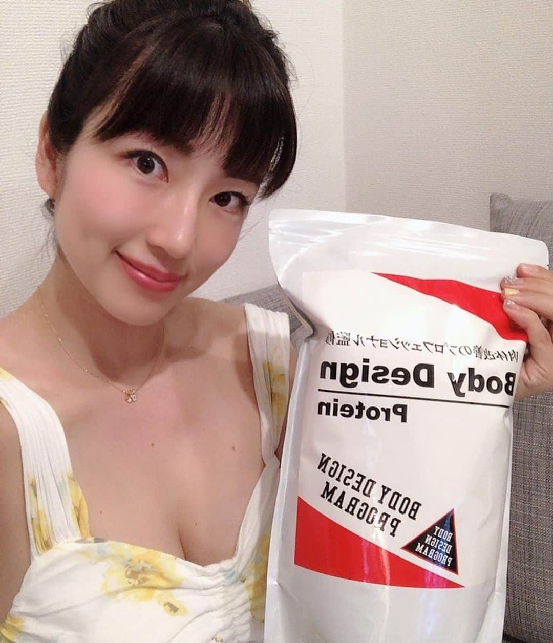 庄司ゆうこさんのインスタグラム写真 - (庄司ゆうこInstagram)「私の朝活はキックボクシング！！ 朝1に行くとホントスッキリする✨ 妊娠中全く行ってなかったから、動きが鈍くかなり鈍臭い感じですが、スタッフさんたちが楽しませてくれるので行くと元気になります(^^) そんなへなちょこ動画もせっかく撮ってもらったのでアップしておきます！笑 そして、プロテインも運動した後は飲むようにしてますよ^_^ 身体の変化が楽しみです🤗 #バンゲリングベイ#キックボクシング女子#キックボクシングジム#恵比寿#朝活#産後ダイエット#プロテイン#痩せたい#食欲旺盛#なかなか痩せない#😂」8月2日 23時38分 - yuko.shoji