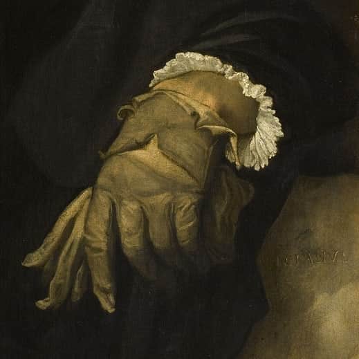 ルーブル美術館さんのインスタグラム写真 - (ルーブル美術館Instagram)「. 🇫🇷 Le vendredi c’est #LaModeAuLouvre ! - 🖼 Dans ce tableau intitulé “L'Homme au gant”, Titien (1488/1490 - 1576) dépeint le visage et les mains d’un jeune homme à l'élégance discrète, qui laissent deviner une sensibilité complexe, à la fois énergique et mélancolique. - 👀 La silhouette de l'homme au gant émerge de l'ombre. S'appuyant sur un bloc de marbre, il est vêtu d'un pourpoint noir et d'une chemise blanche plissée, dont le col froncé est serré par un cordon. La veste entrouverte laisse apparaître une chaîne en or avec un médaillon orné d'un saphir et d'une perle. Dans sa main gauche gantée, il tient l'autre gant tandis que l'index pointé de sa main nue révèle une bague armoriée. - 🔎 Le modèle pose dans une attitude naturelle presque nonchalante. L'identité de ce jeune homme n'a jamais été réellement établie. L'élégance de ses vêtements laissent supposer qu'il s'agit d'un aristocrate, âgé de dix-huit ou vingt ans, soucieux d'être habillé à la mode vénitienne de son temps. - 📍 Aile Denon, salle 713. - - - - 🌍 It’s #FashionFriday at the Louvre! - 🖼 In this painting entitled "The Man with a glove", Titian (1488/1490 - 1576) depicts the face and hands of a young man of discreet elegance, who reveals a complex sensitivity, both energetic and melancholic. - 👀 The man with a glove, leaning on a block of marble, emerges from a shadowy ground. He is wearing a black doublet and pleated white shirt with a collar gathered at the neck by a thin cord. The half-open doublet reveals a gold chain with a medallion set with a sapphire and a pearl. His gloved left hand is holding the other glove. On the index finger of his right hand, he is wearing a ring bearing a coat of arms. - 🔎 The model's pose is natural, even nonchalant. The young man's identity has not yet been proven beyond doubt. The elegance of his appearance suggest that he was an aristocrat aged about eighteen or twenty, who was an avid follower of fashion in the Venice of his day. - 📍 Denon wing, room 713. - 📷 © Musée du Louvre / Stéphane Maréchalle . . . #Louvre #MuseeDuLouvre #LouvreMuseum」8月3日 0時05分 - museelouvre