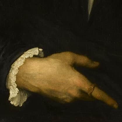 ルーブル美術館さんのインスタグラム写真 - (ルーブル美術館Instagram)「. 🇫🇷 Le vendredi c’est #LaModeAuLouvre ! - 🖼 Dans ce tableau intitulé “L'Homme au gant”, Titien (1488/1490 - 1576) dépeint le visage et les mains d’un jeune homme à l'élégance discrète, qui laissent deviner une sensibilité complexe, à la fois énergique et mélancolique. - 👀 La silhouette de l'homme au gant émerge de l'ombre. S'appuyant sur un bloc de marbre, il est vêtu d'un pourpoint noir et d'une chemise blanche plissée, dont le col froncé est serré par un cordon. La veste entrouverte laisse apparaître une chaîne en or avec un médaillon orné d'un saphir et d'une perle. Dans sa main gauche gantée, il tient l'autre gant tandis que l'index pointé de sa main nue révèle une bague armoriée. - 🔎 Le modèle pose dans une attitude naturelle presque nonchalante. L'identité de ce jeune homme n'a jamais été réellement établie. L'élégance de ses vêtements laissent supposer qu'il s'agit d'un aristocrate, âgé de dix-huit ou vingt ans, soucieux d'être habillé à la mode vénitienne de son temps. - 📍 Aile Denon, salle 713. - - - - 🌍 It’s #FashionFriday at the Louvre! - 🖼 In this painting entitled "The Man with a glove", Titian (1488/1490 - 1576) depicts the face and hands of a young man of discreet elegance, who reveals a complex sensitivity, both energetic and melancholic. - 👀 The man with a glove, leaning on a block of marble, emerges from a shadowy ground. He is wearing a black doublet and pleated white shirt with a collar gathered at the neck by a thin cord. The half-open doublet reveals a gold chain with a medallion set with a sapphire and a pearl. His gloved left hand is holding the other glove. On the index finger of his right hand, he is wearing a ring bearing a coat of arms. - 🔎 The model's pose is natural, even nonchalant. The young man's identity has not yet been proven beyond doubt. The elegance of his appearance suggest that he was an aristocrat aged about eighteen or twenty, who was an avid follower of fashion in the Venice of his day. - 📍 Denon wing, room 713. - 📷 © Musée du Louvre / Stéphane Maréchalle . . . #Louvre #MuseeDuLouvre #LouvreMuseum」8月3日 0時05分 - museelouvre