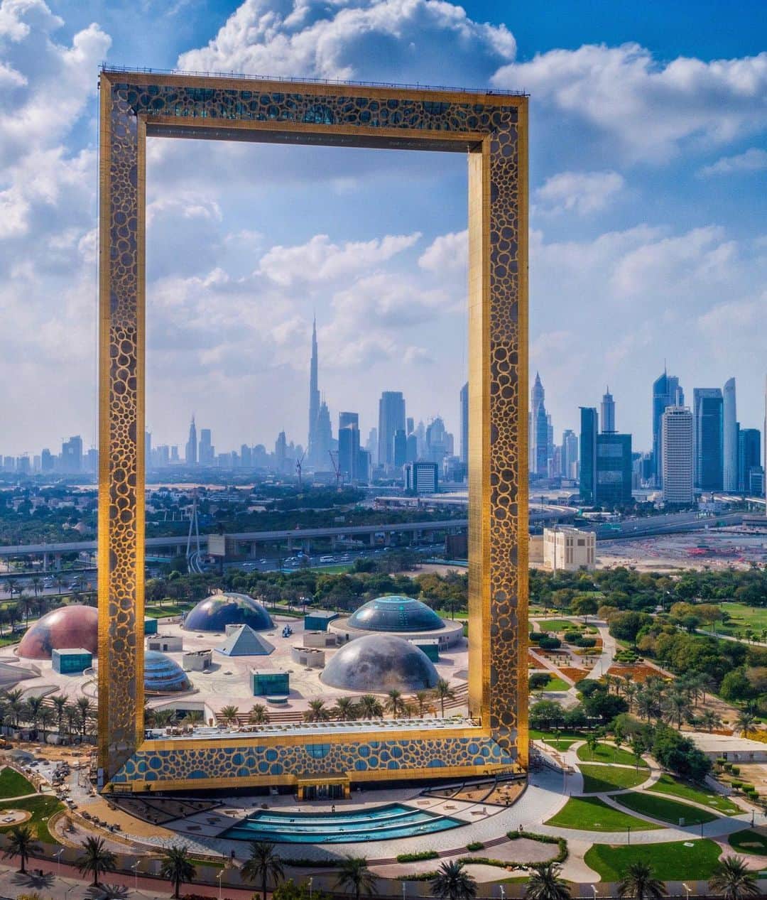 エミレーツ航空さんのインスタグラム写真 - (エミレーツ航空Instagram)「Framing the perfect #MyDubai view Image Credit: @abdullalbuqaish  #EmiratesAirline #FlyEmiratesFlyBetter」8月3日 0時01分 - emirates