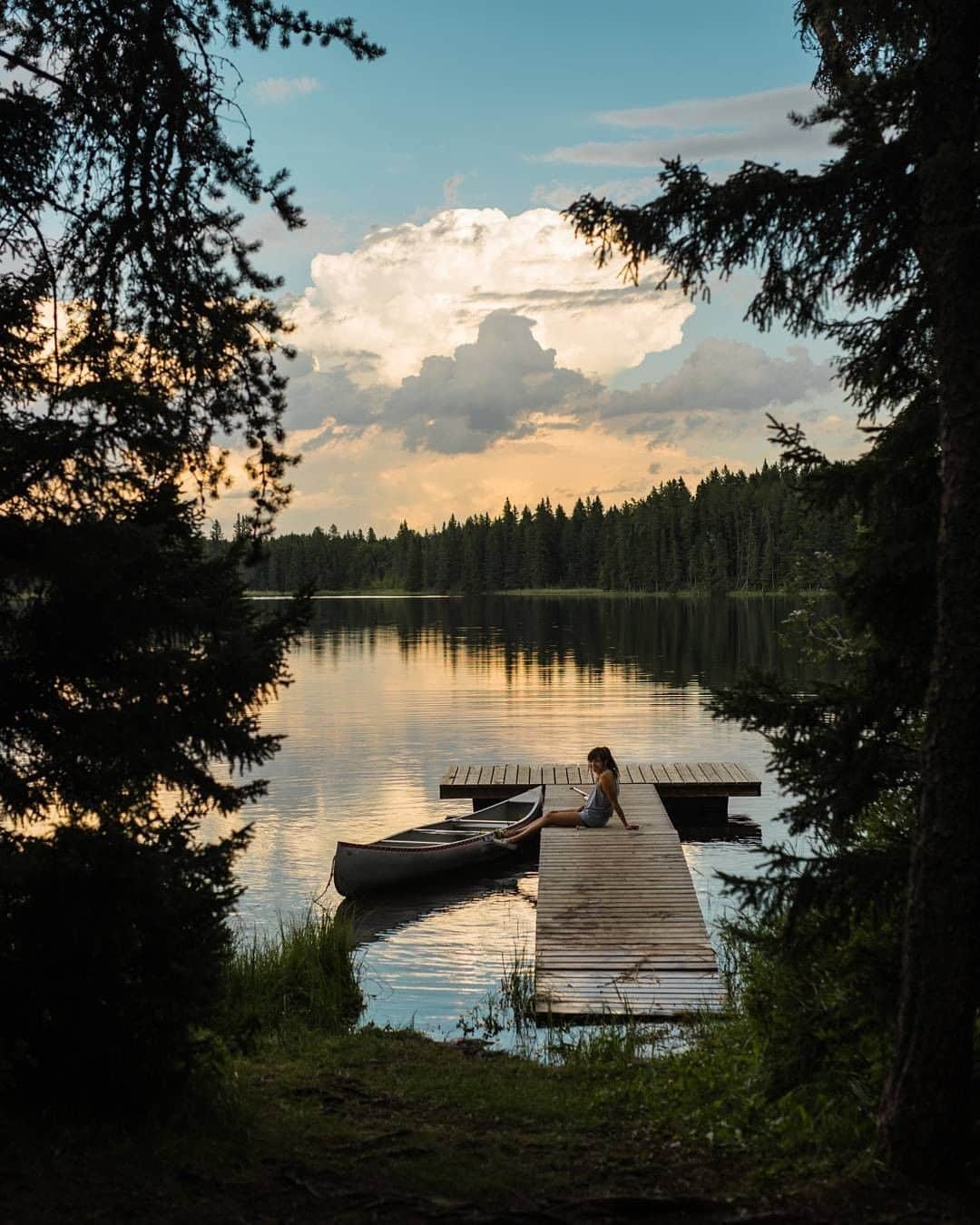 Explore Canadaさんのインスタグラム写真 - (Explore CanadaInstagram)「“Lake Kinasao is hidden away in Riding Mountain National Park. It’s a tiny little lake at the end of a short hike. The best part of the lake is that a nice couple left their canoe there for everyone to use! This makes for a great afternoon activity." #ExploreCanada⁠ ⁠ 📷: @austin.mackay⁠ 📍: @travelmanitoba⁠ ⁠ #ExploreMB #ParksCanada⁠」8月3日 0時01分 - explorecanada