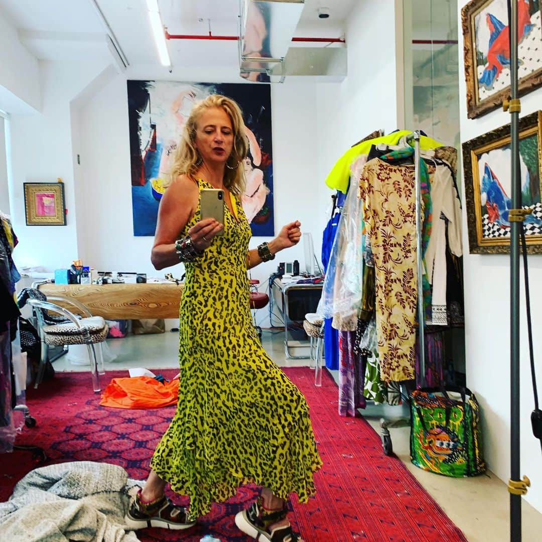 ナネットレポーのインスタグラム：「Time to run away! It’s the perfect weekend for my ferocious Handkerchief Dress. #madeinnyc  #weekendgetaway」