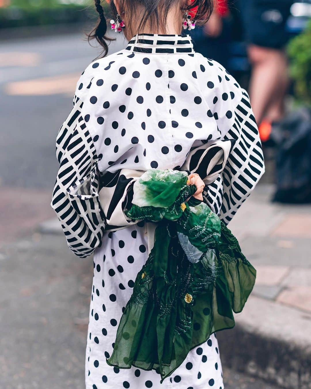 Harajuku Japanさんのインスタグラム写真 - (Harajuku JapanInstagram)「Tokyo-based jewelry designer Tsumire (@tsumire1224) and her 4-year-old daughter Ivy (@ivybabytokyo) on the street in Harajuku wearing summer yukata (Ivy’s is hand made) with @TheIvyTokyo earrings, American Apparel sandals, and Converse high tops.」8月3日 0時10分 - tokyofashion