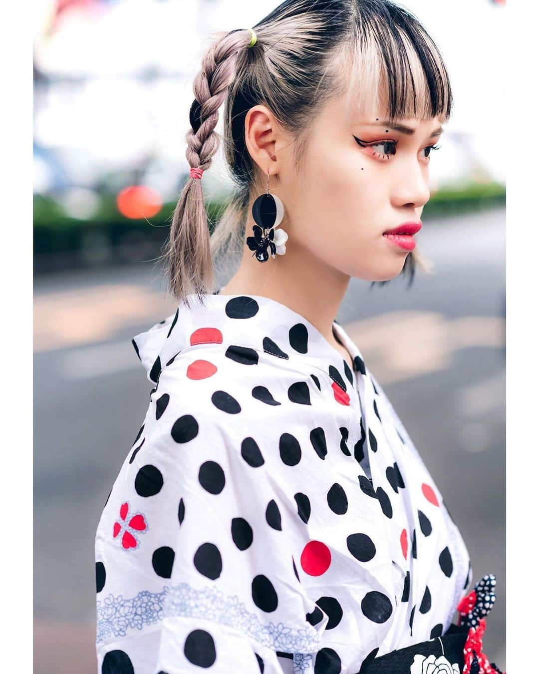 Harajuku Japanさんのインスタグラム写真 - (Harajuku JapanInstagram)「Tokyo-based jewelry designer Tsumire (@tsumire1224) and her 4-year-old daughter Ivy (@ivybabytokyo) on the street in Harajuku wearing summer yukata (Ivy’s is hand made) with @TheIvyTokyo earrings, American Apparel sandals, and Converse high tops.」8月3日 0時10分 - tokyofashion