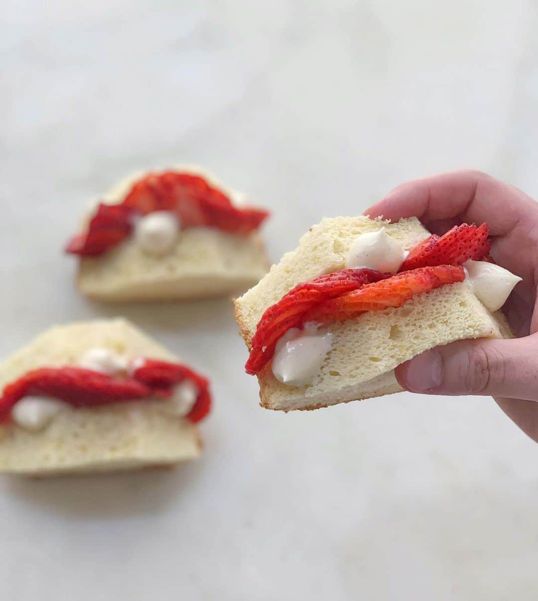 DOMINIQUE ANSEL BAKERYさんのインスタグラム写真 - (DOMINIQUE ANSEL BAKERYInstagram)「(Update: tickets are sold out, thank you everyone! 🙌) Our @oishii.berry Omakase Strawberry Sando, with sweet and fragrant Japanese strawberries grown in a vertical farm just a few short miles away, with creamy vanilla Chantilly and our homemade chiffon bread with a hint of lemon. I’ll be hosting a small private aperitivo tasting at the Soho Bakery on Friday, Aug 16 from 6:30-8pm, along with Lillet cocktails and a few other sweet treats. Tickets are very limited and launch TODAY at NOON at dominiqueanselxoishii.eventbrite.com (link in bio ⬆️). See you there. 😎🍓🍹 #omakaseberry」8月3日 0時10分 - dominiqueansel