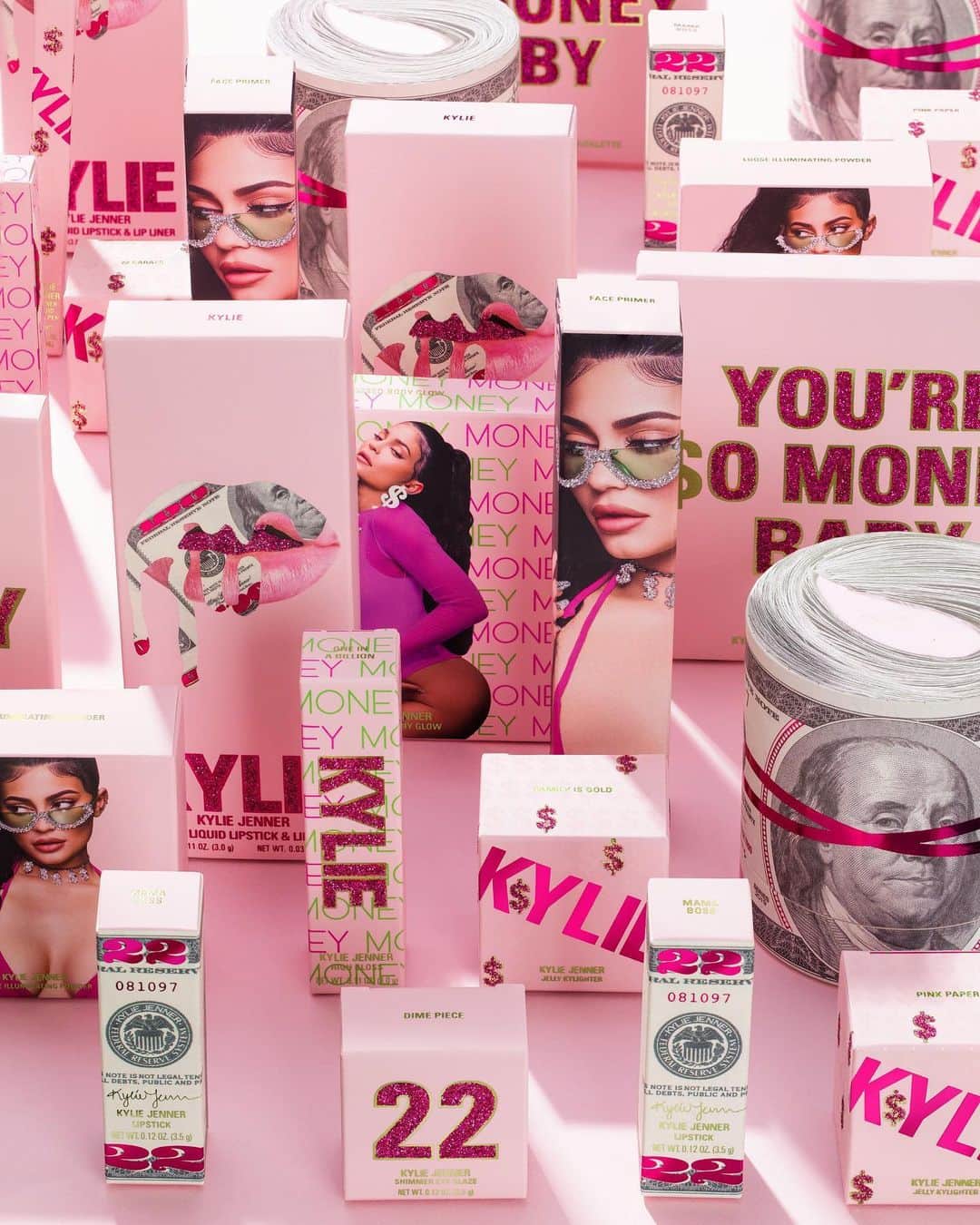 Kylie Cosmeticsさんのインスタグラム写真 - (Kylie CosmeticsInstagram)「BIRTHDAY 2019 💸 ✨ coming 8.10 at 9am pst! check our stories for the full reveal 💕 #birthdaycollection #22」8月3日 0時13分 - kyliecosmetics