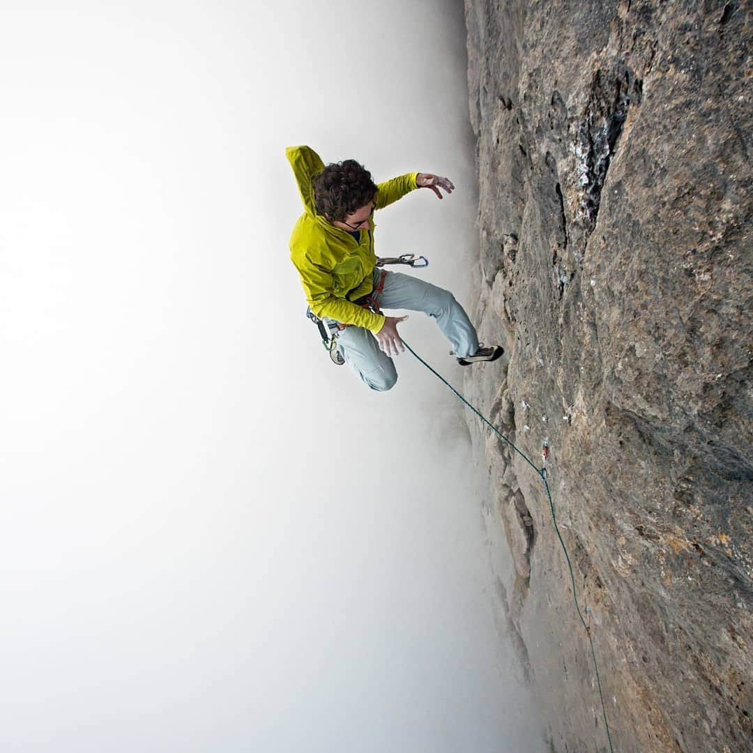 Cory Richardsさんのインスタグラム写真 - (Cory RichardsInstagram)「Yesterday's post brought up some good questions about failure. I'm curious, what do you all consider to be failure? Pictured here: @cedarwright trying hard.  #climbing #failure #transformation #adventure」8月3日 0時15分 - coryrichards