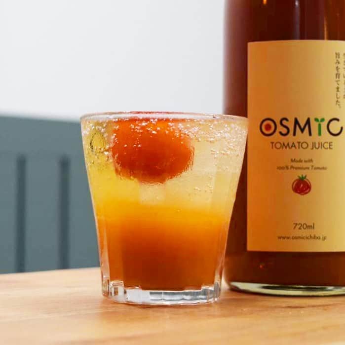 ＯＳＭＩＣ【オスミックトマト公式】さんのインスタグラム写真 - (ＯＳＭＩＣ【オスミックトマト公式】Instagram)「１週間お疲れ様でした🍅✨ .  週末はオスミックトマトジュースを使ったオリジナルカクテル【カーネリアンスパーク】で大人なひとときを過ごしませんか？🍸 . ⭐作り方は簡単⭐ オスミックトマトジュース、ウォッカ、炭酸(強め✨)を1:1:1で割るだけ！ .  暑い夏にシュワっとさっぱりのオリジナルカクテルです🍹青臭さの無いOSMICトマトジュースだからできるこの美味しさを是非♬ .  よい週末を🍅🍅🍹 .  #osmic #osmicトマト #オスミックトマトジュース #オストマ #カーネリアンスパーク #オリジナルカクテル #🍅 #大人の週末 #夏ドリンク #デリスタグラム #オストマ #ミニトマト」8月3日 0時21分 - osmic_jp