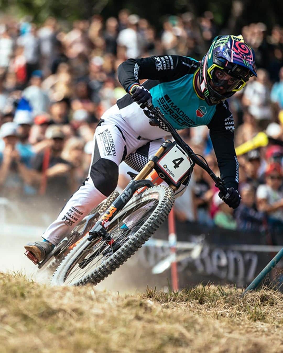 Shimanoさんのインスタグラム写真 - (ShimanoInstagram)「A focused @dannyhart1 heads into Round #8 of the @uci_mountainbike World Cup in Val di Sole ranked 3rd overall. #ShimanoMTB #SAINT #UCIMTBWC」8月3日 0時22分 - rideshimano