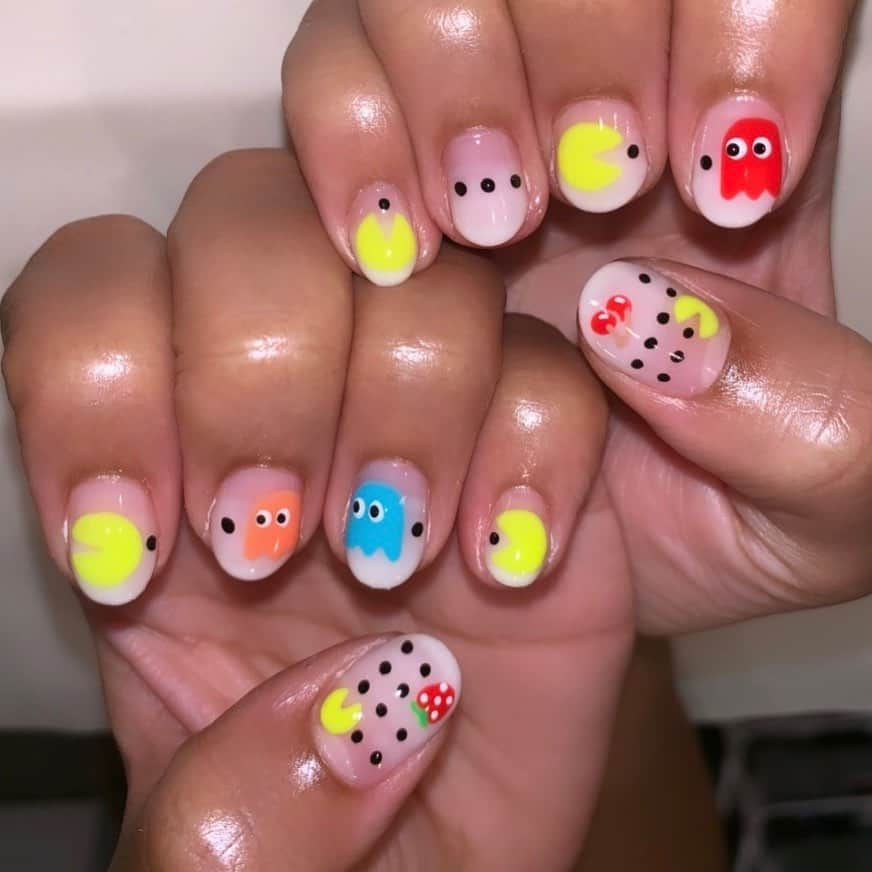 Mei Kawajiriさんのインスタグラム写真 - (Mei KawajiriInstagram)「Packman 💛💛🖤🖤👻👻 @jas_mrtn 👻👻 #nailsbymei #handpainted」8月3日 0時30分 - nailsbymei