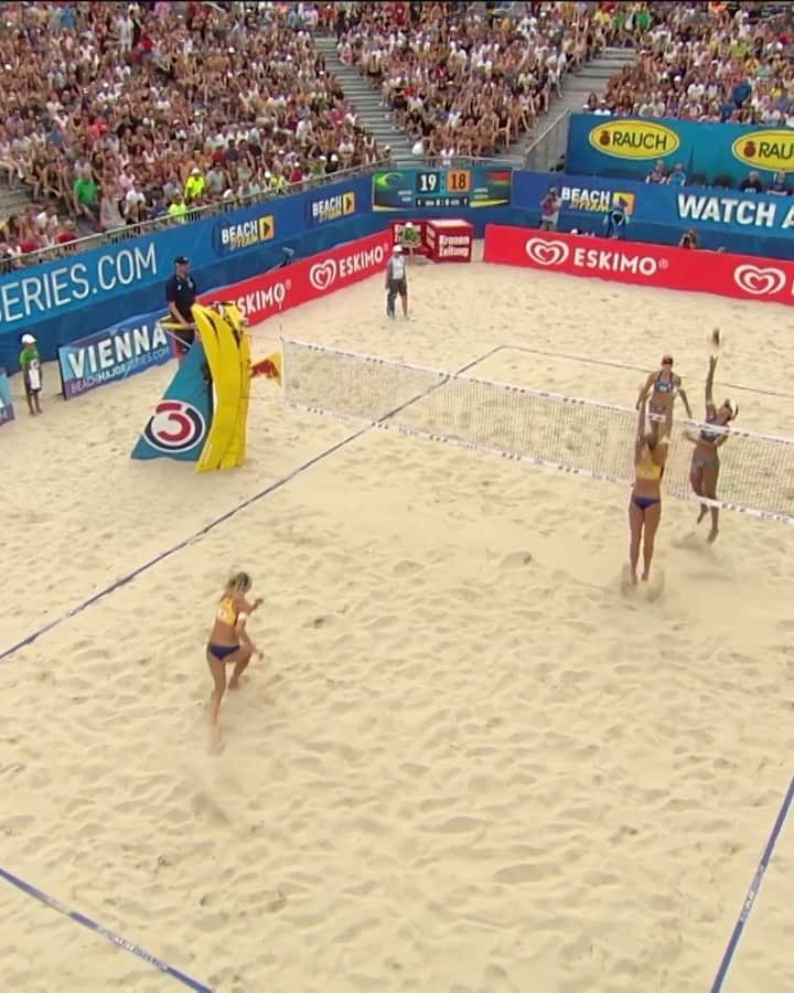 レッドブルのインスタグラム：「🏐 the best beach volleyball players 👀 nonstop action 🙌 an unbeatable atmosphere  Which teams will conquer all other competition and emerge victorious on the Danube Island this weekend at #viennamajor? #beachmajorseries #beachvolleyball #volleyball」