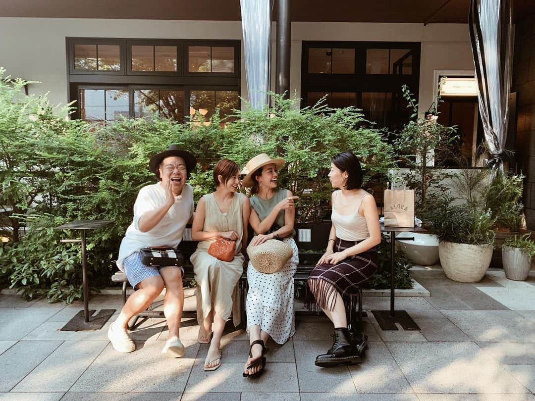 のインスタグラム：「大好きな人達との楽しい時間🌿 @shigeru39  @kikichiaki  @ibatsuk  私たいがい爆笑してると思ってたけど、しげるちゃんもっと笑ってた 笑  なんせ、めちゃくちゃ楽しかった❤️ ・ ・ #TRUNK #trunkhotel #trunkkitchen #トランクホテル #トランクキッチン」