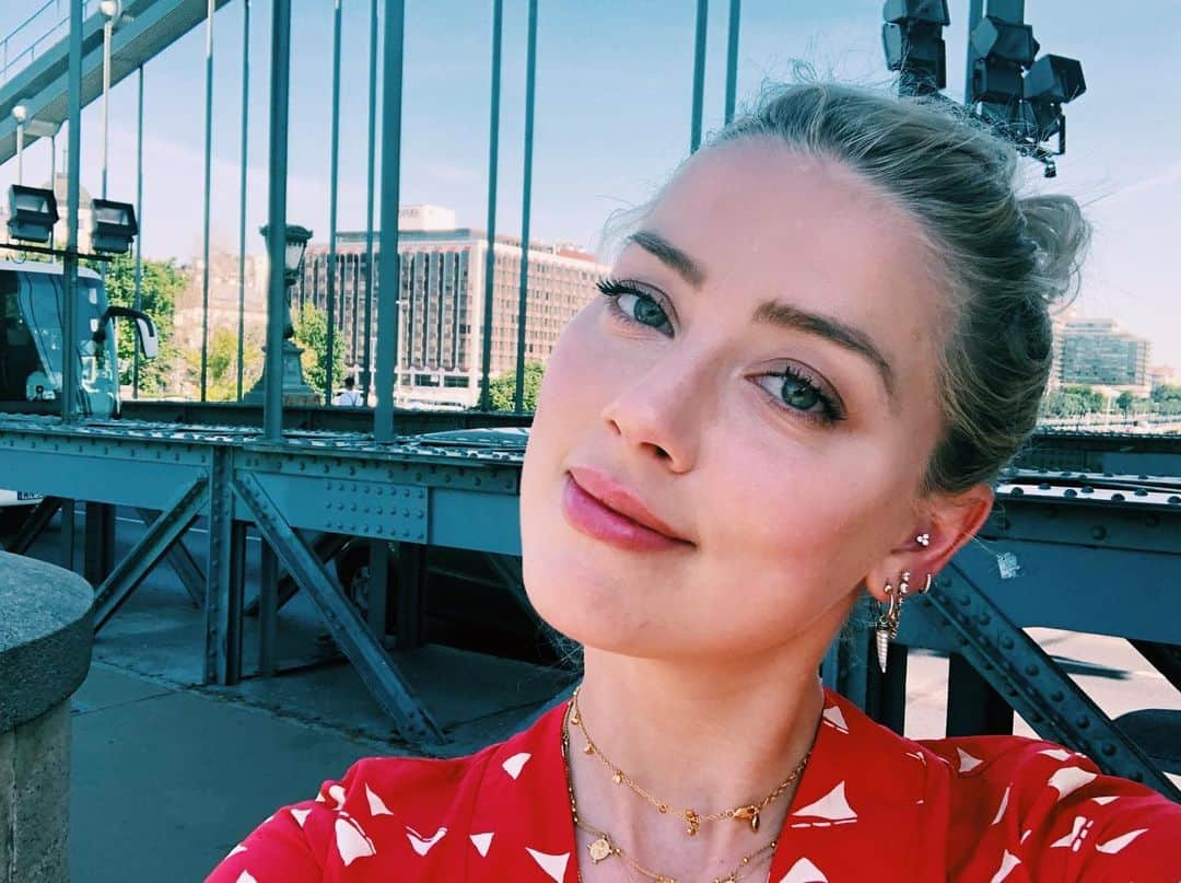 アンバー・ハードさんのインスタグラム写真 - (アンバー・ハードInstagram)「TGIF」8月3日 0時49分 - amberheard