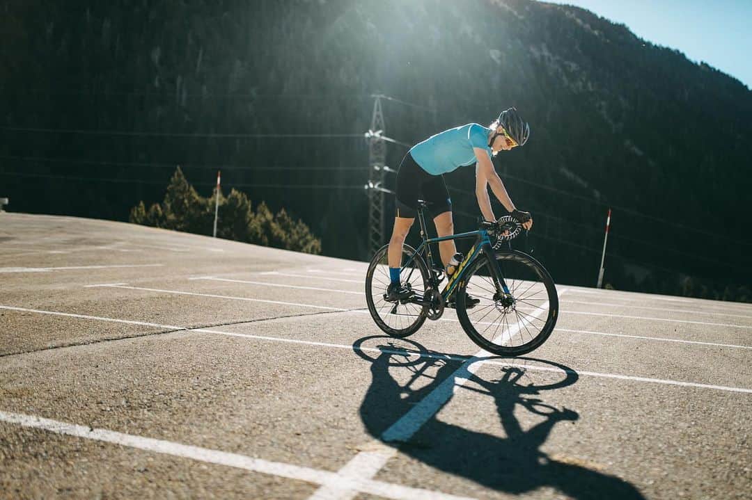 Fuji Bikesさんのインスタグラム写真 - (Fuji BikesInstagram)「Opinion: What’s Brodie’s next move?⁣ ⁣ Wheelie?⁣ Nose Manual?⁣ ⁣ ⁣ ⁣ 🚴‍♀️: @brodie_mai / @teamtibco_siliconvalleybank ⁣ 📸: Cycling Tips⁣ ⁣ ⁣ #fujisl #fujibikes #morefunonafuji #roadcycling #roadcyclist #cyclinglife #tibcofast #womenscycling ⁣」8月3日 0時44分 - fujibikes