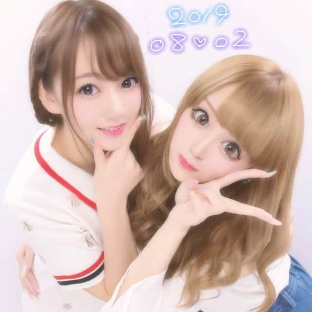 あかりさんのインスタグラム写真 - (あかりInstagram)「らぶちなきょんと 原宿デートなりなり💙💜💭 3かかん おとまりしておる🐈💕 きょんと じぇらめろに いやされてるなりなり💗 #あかきょん」8月3日 0時58分 - akachamxx