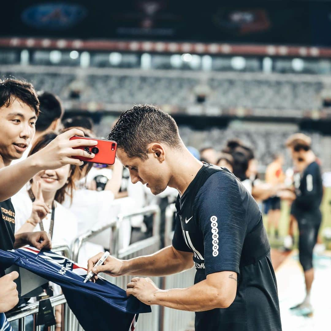 リーグ・アンさんのインスタグラム写真 - (リーグ・アンInstagram)「😁 Le @psg, tout sourire, a quelques heures du Trophée des Champions ! . #TDC2019 #Paris #PSG #Neymar #Mbappé #Chine #Shenzhen」8月3日 0時50分 - ligue1ubereats