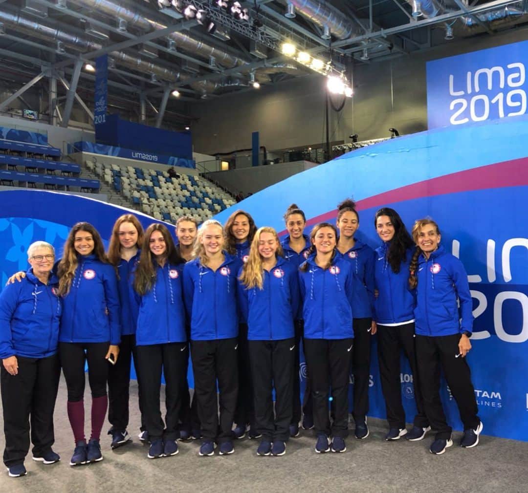 アンドレア・フエンテスのインスタグラム：「1st season is over and now is time to assume all we did, rest and learn as much as we can to make it better in the next one! I wanted to thank all the crowd in @lima2019juegos: sold out for #artisticswimming! Very good job!! I wanted to thank @teamusapanamgames2019 For taking care of us and organize perfectly everything. The families for the patience and priceless help and support. Denise and Marty for your work and kind personality, Leanne and Maya for the whole season, you know we missed you this week and we love you! Thank you to all the persons who came to help during the year, and mostly want to thank @usasynchro for trusting in me as the @usasynchront head coach, this is a once-in-a-lifetime opportunity and I know I will do my best to make you proud of this decision. ❤️❤️❤️ 💪💪💪」