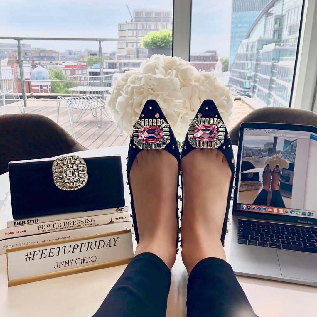 Jimmy Chooさんのインスタグラム写真 - (Jimmy ChooInstagram)「Demure yet decadent, our ROMY flats are packed with enough personality to elevate an outfit without the vertical lift #FeetUpFriday 📷 @gabrielehackworthy」8月3日 1時00分 - jimmychoo