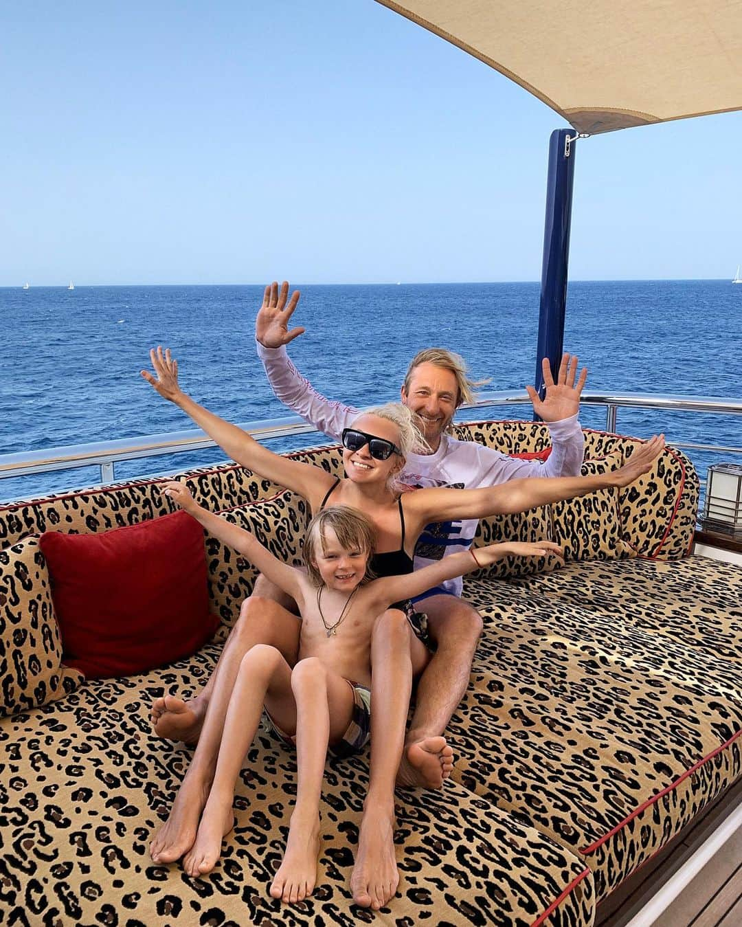 ヤナ・ルドコフスカヤさんのインスタグラム写真 - (ヤナ・ルドコフスカヤInstagram)「Plushenko family 💛🌊」8月3日 1時10分 - rudkovskayaofficial