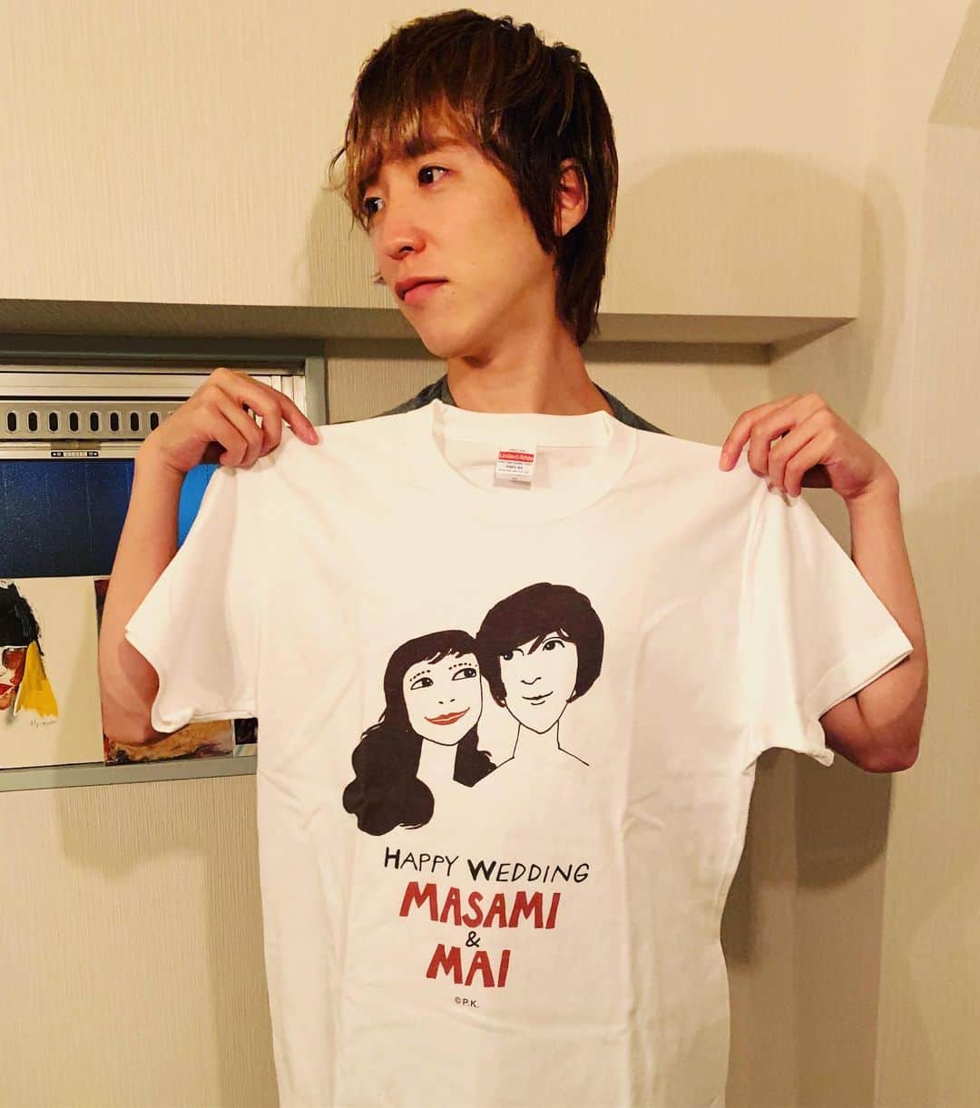 武井優心のインスタグラム：「チェコアニメ作家のパヴェルコウツキー巨匠描き下ろしのTシャツを頂きました。。大変光栄です🙏  それから今日のイベント遊びに来てくれた皆様ありがとうございました🇨🇿 #ちゃんとなで肩 #タカハシの眉毛」