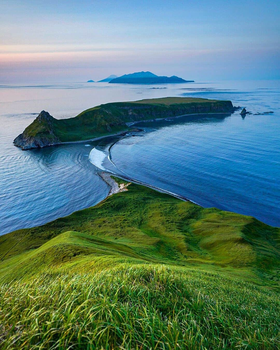 クリス・バーカードさんのインスタグラム写真 - (クリス・バーカードInstagram)「Between the two small islands laid a tidal reef where waves broke off in both directions. After staring at this on maps & computer screens for years It was a real gift to see it break. There was a time where this sort of thing would keep me up at night knowing It hasn’t been surfed. But now I’m just content having seen it with my own eyes. The fact that unridden waves like this exist at all brings me such joy. #fromkurilswithlove」8月3日 1時17分 - chrisburkard