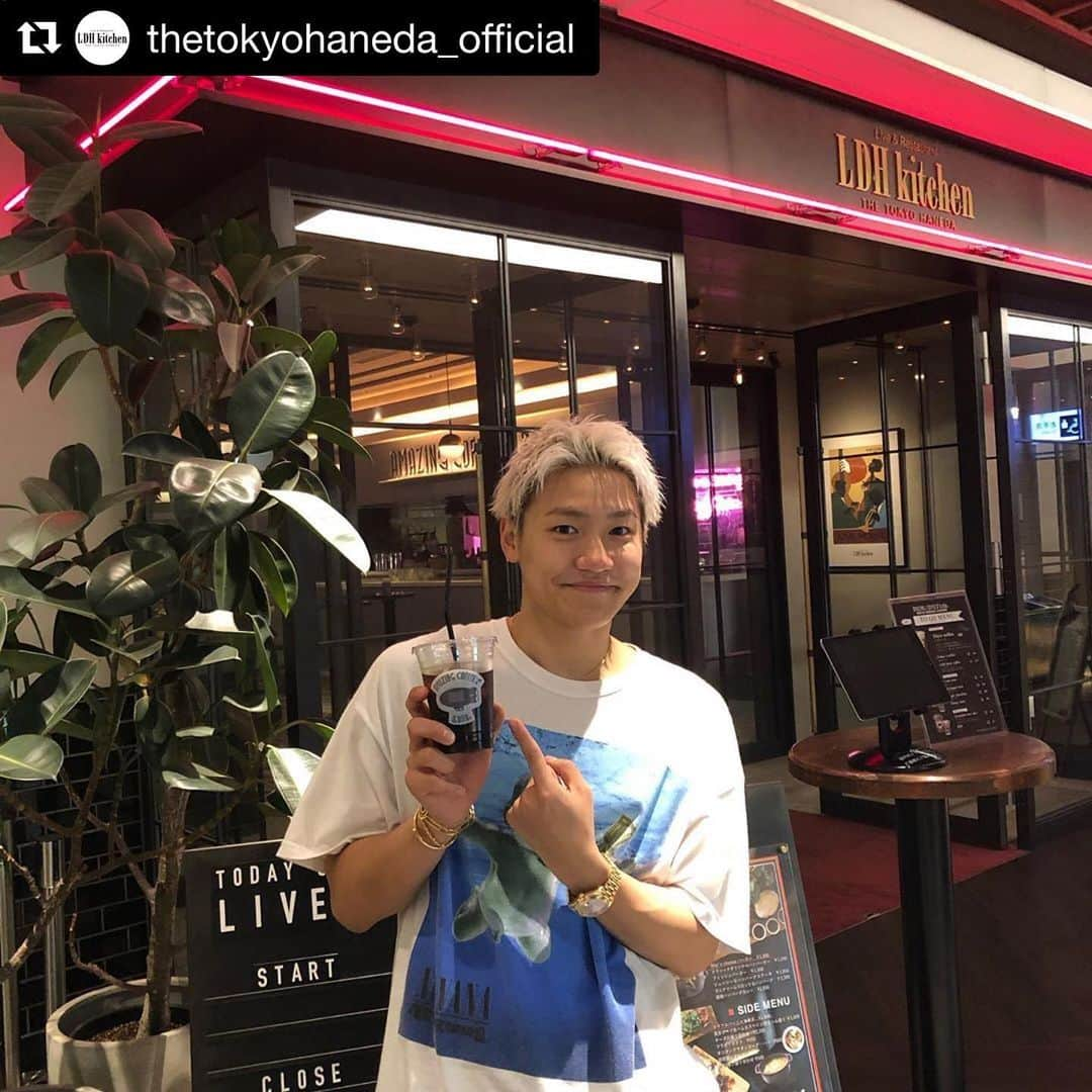 LDH kitchenさんのインスタグラム写真 - (LDH kitchenInstagram)「. @thetokyohaneda_official ・・・ 先日GENERATIONS 小森隼さんがご来店くださいました!! . #LDH #LDHkitchen #LDHkitchenTHETOKYOHANEDA #羽田空港 #AIRPORT #LDHJAPAN #小森隼 #GENERATIONS #AMAZINGCOFFEE . @hayatokomori_official」8月3日 1時19分 - ldhkitchen_official