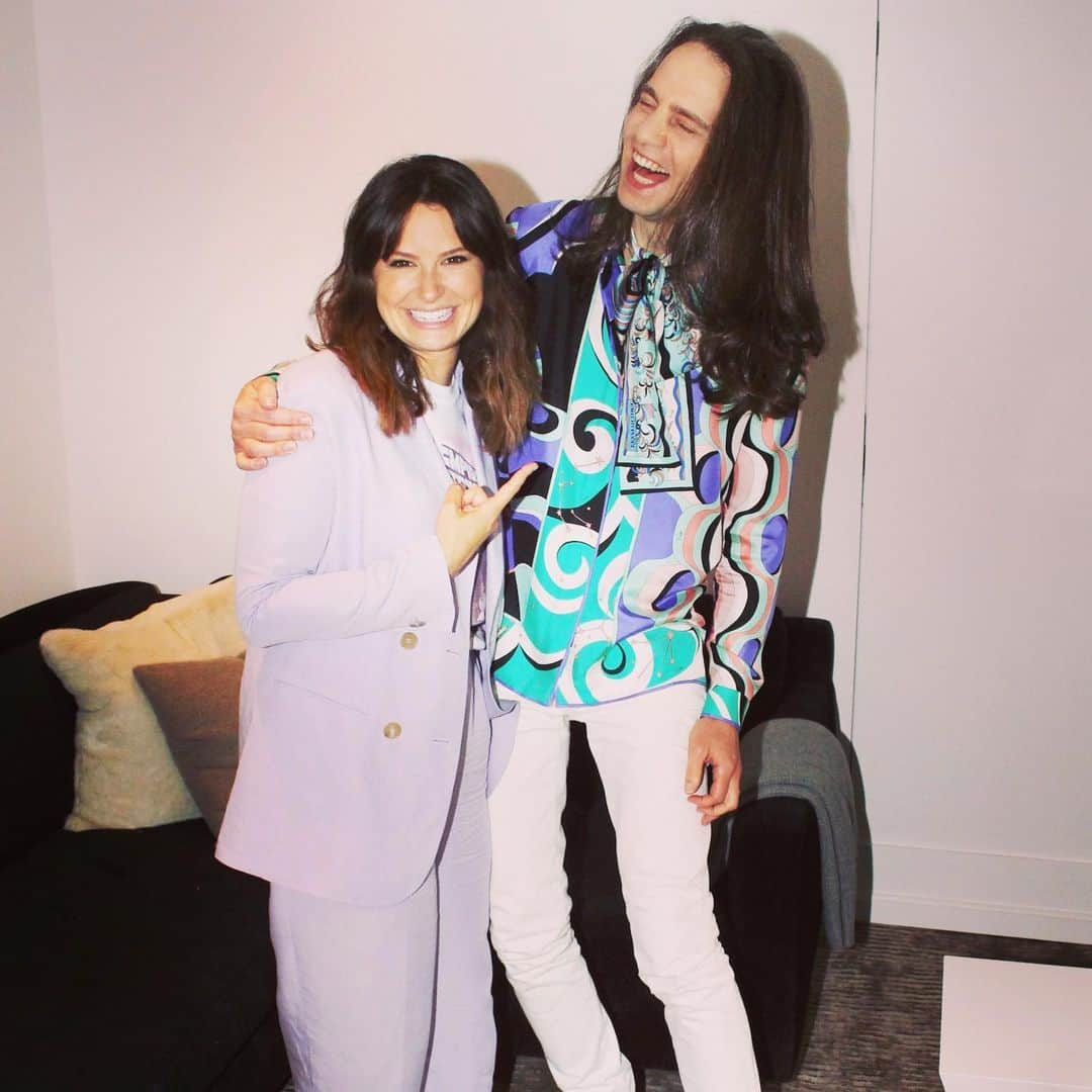 ケイティ・ロウズさんのインスタグラム写真 - (ケイティ・ロウズInstagram)「One more highlight from the NYC whirlwind! Lunch and laughs with this gem of a human! I adore you @jordan_roth. ps our clothing color palette is on point 🎭❤️🎭❤️」8月3日 1時19分 - ktqlowes