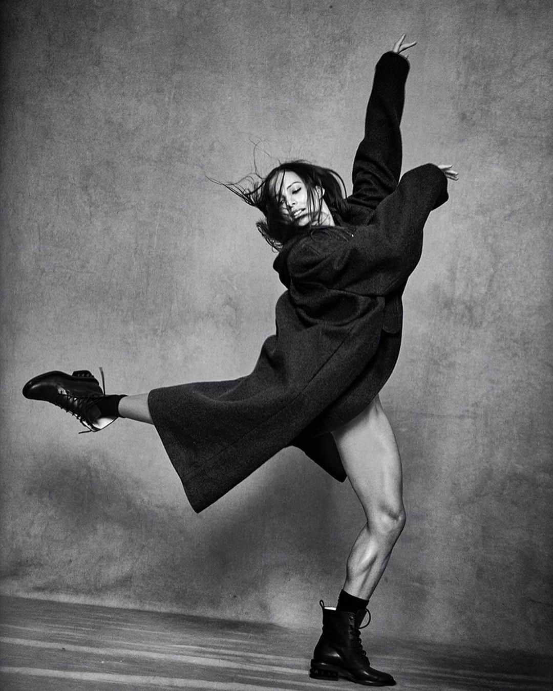 ピーター・リンドバーグさんのインスタグラム写真 - (ピーター・リンドバーグInstagram)「"I’m very proud of the colour of my skin and that I’m inspiring people from all backgrounds, but I think it will be great for the next mixed-race or black female Principal dancer that she doesn’t have to be asked about that." Francesca Hayward, Royal Ballet principal dancer - #ForcesForChange #BritishVogue #FrancescaHayward #septemberissue」8月3日 1時32分 - therealpeterlindbergh