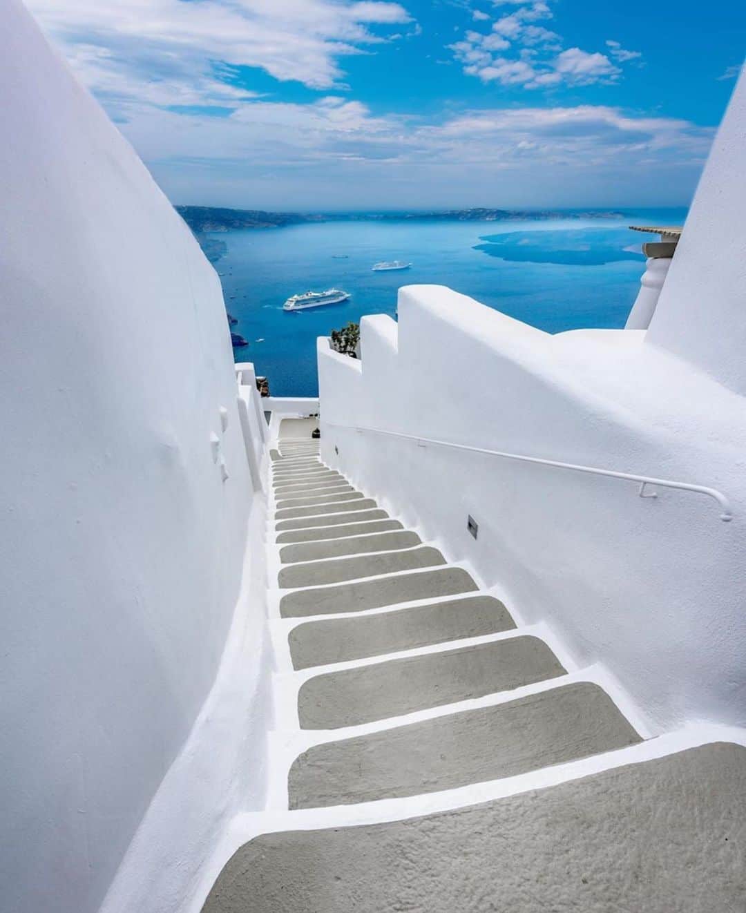 Wonderful Placesさんのインスタグラム写真 - (Wonderful PlacesInstagram)「Follow ✨@thegreek.islands✨ for amazing post like this!!! ✨@thegreek.islands✨ . Santorini by ✨@kyrenian✨」8月3日 1時50分 - wonderful_places