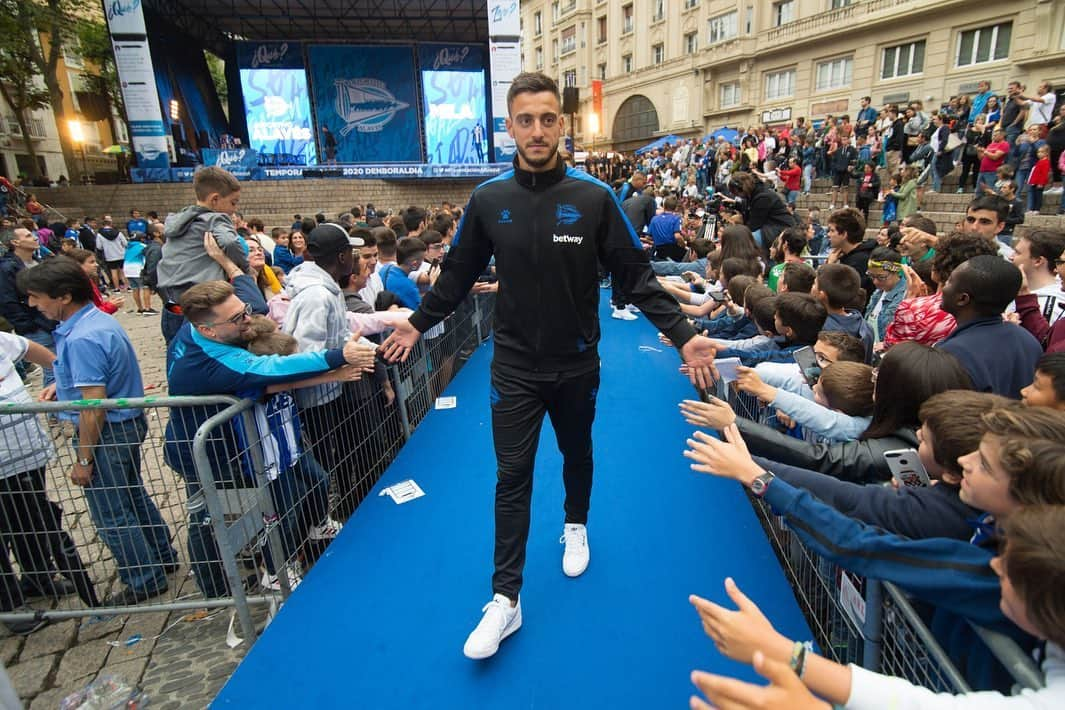 ホセ・ルイス・サンマルティン・マトさんのインスタグラム写真 - (ホセ・ルイス・サンマルティン・マトInstagram)「@deportivoalaves ✅」8月3日 1時45分 - joselumato