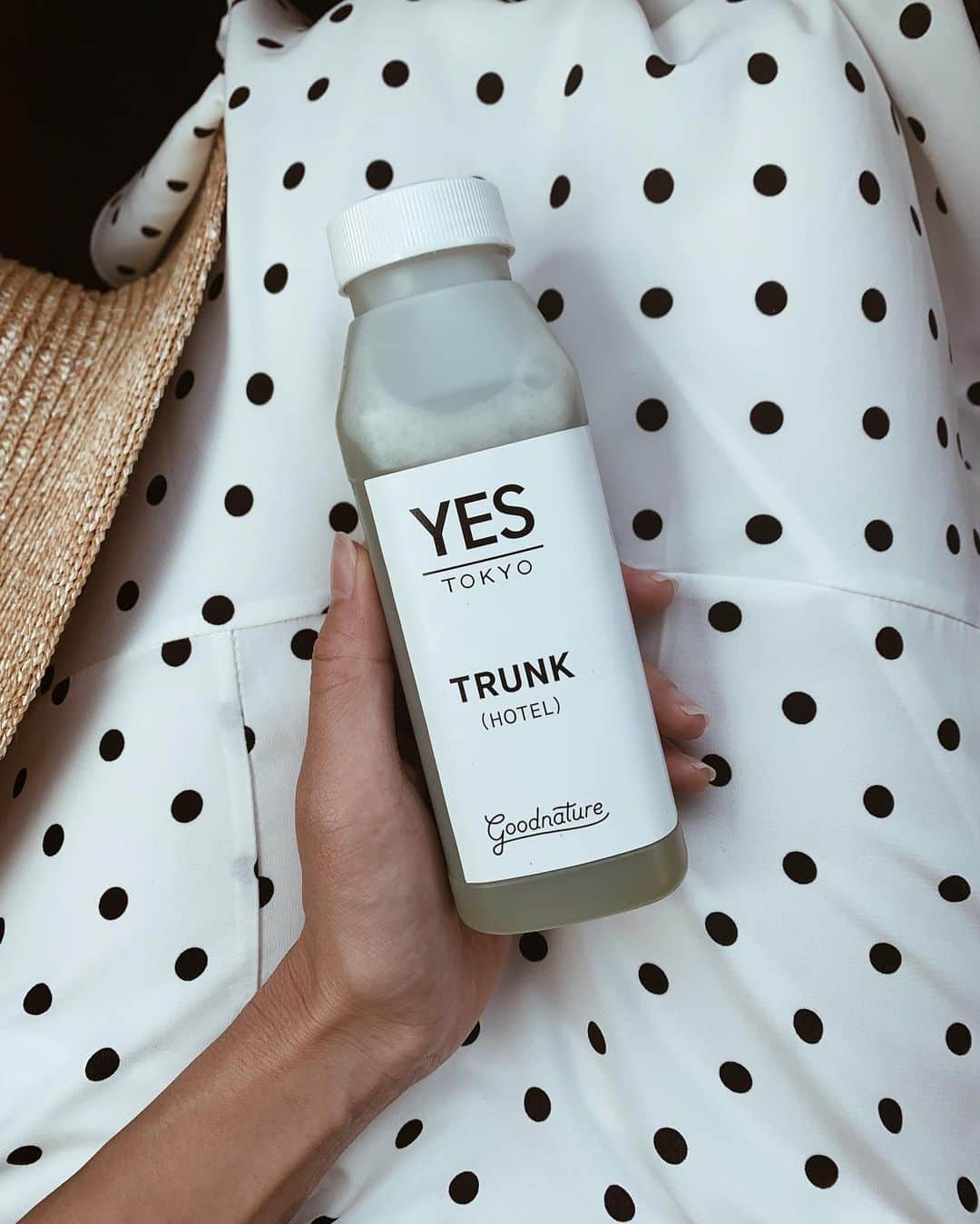 のインスタグラム：「@trunkhotel に来たら、TRUNK(STORE)で必ず買って帰るコールドプレスジュース🥬🥒🥦 野菜っぽくないから、一瞬で飲める。 むしろ美味しい😚 ・ ・ ・ #TRUNK #trunkhotel #trunkkitchen #トランクホテル #トランクキッチン #YEStokyo #coldpressedjuice」