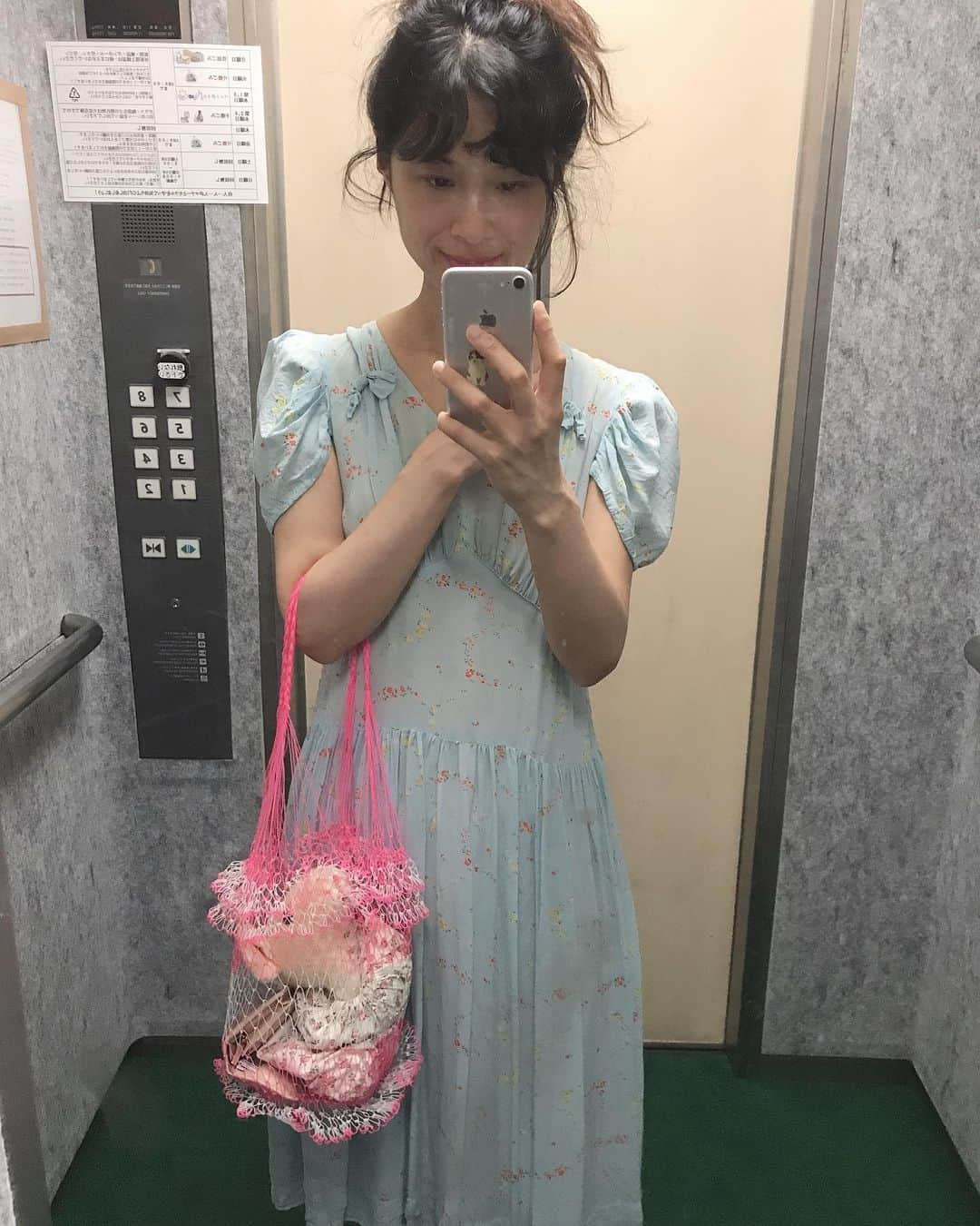 小藪奈央さんのインスタグラム写真 - (小藪奈央Instagram)「Super hot today 💧 Cute net bags are arriving today @curios_tokyo 🐠 愛用しているネットバッグが本日入荷します。全部違う色なので揃っているうちに是非💖」8月3日 11時17分 - nao_now