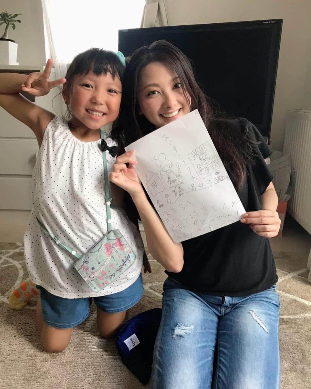 鈴木蛍さんのインスタグラム写真 - (鈴木蛍Instagram)「姪っ子が絵とメッセージを書いてプレゼントしてくれました〜💗オバさん、お部屋に飾るね🥺 #姪っ子 #niece #こっそり書いてくれた #可愛すぎ」8月3日 11時14分 - jphotaru