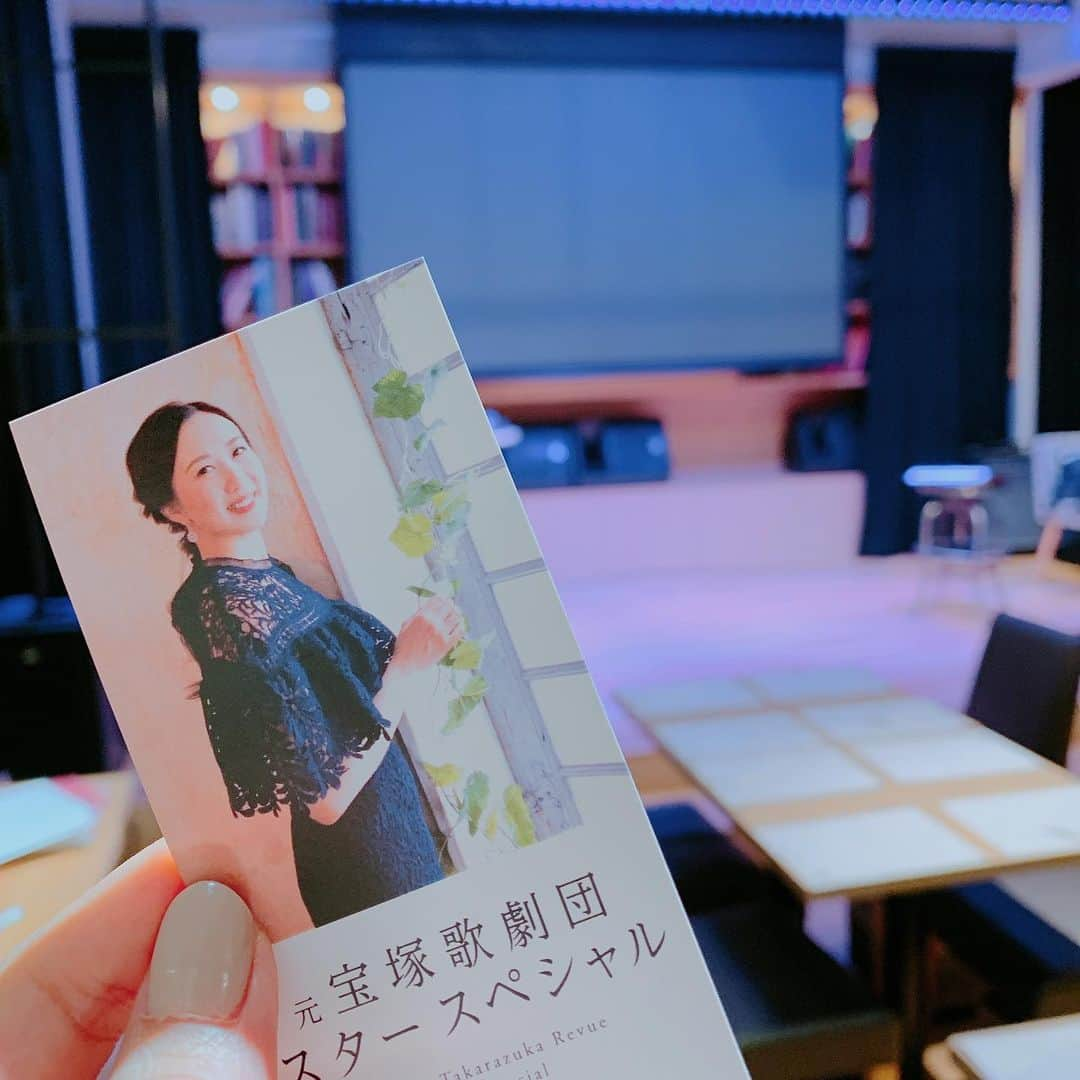 酒向杏奈さんのインスタグラム写真 - (酒向杏奈Instagram)「. リハーサル終了♪ . NU dish カフェ@銀座 . お待ちしております^_^ . #スペシャルトークセミナー #メンタルトレーナー #酒向杏奈 #元宝塚歌劇団 #花帆杏奈 #タカラジェンヌのメンタリティ #心を鍛える方法」8月3日 11時26分 - annacotta715