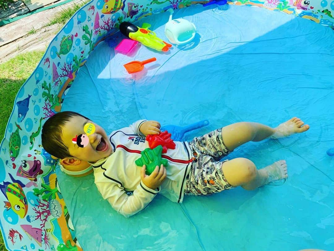 浅利そのみさんのインスタグラム写真 - (浅利そのみInstagram)「あちぃ、あちぃ、あちぃー！ #ちょび平 #ちょび平さん #3歳0ヶ月 #お庭でプール」8月3日 11時20分 - asarisonomi