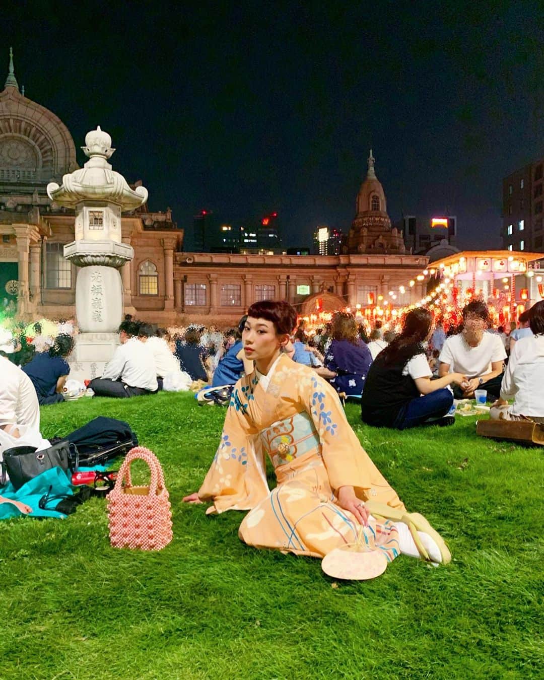のインスタグラム：「. 🍺🍧🌊夏ですね🎐🍹🍉 築地本願寺の夏祭りに行ってきました🏮👘🏮👘🏮 Summer festival at Tsukiji Honganji🕌🏮👘🏮👘🏮👘🏮 #祭 #夏 #築地本願寺 #着物 #アンティーク着物」