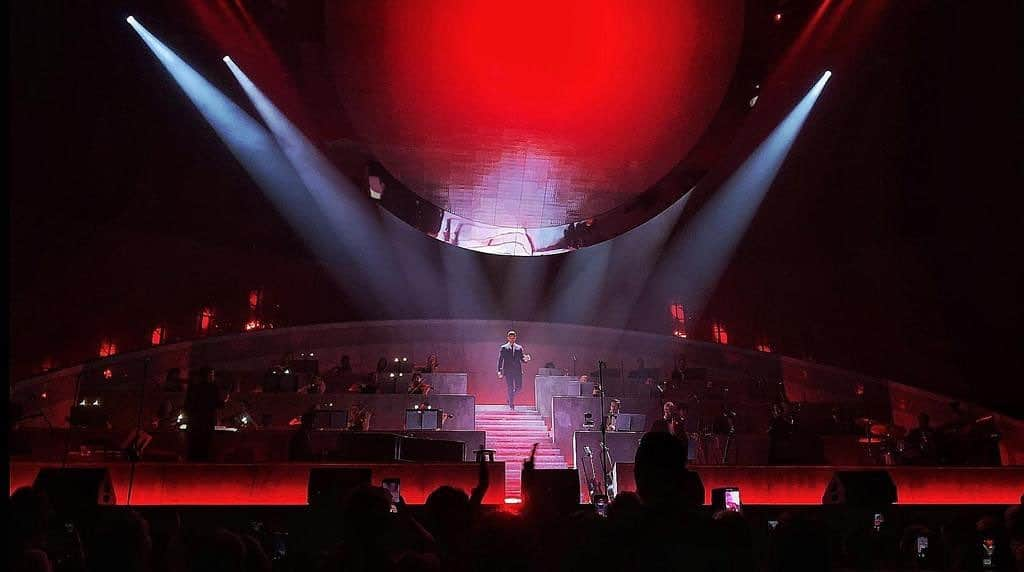 マイケル・ブーブレさんのインスタグラム写真 - (マイケル・ブーブレInstagram)「Another outstanding audience in Montreal. Incroyable!! #MBWorldTour」8月3日 11時35分 - michaelbuble