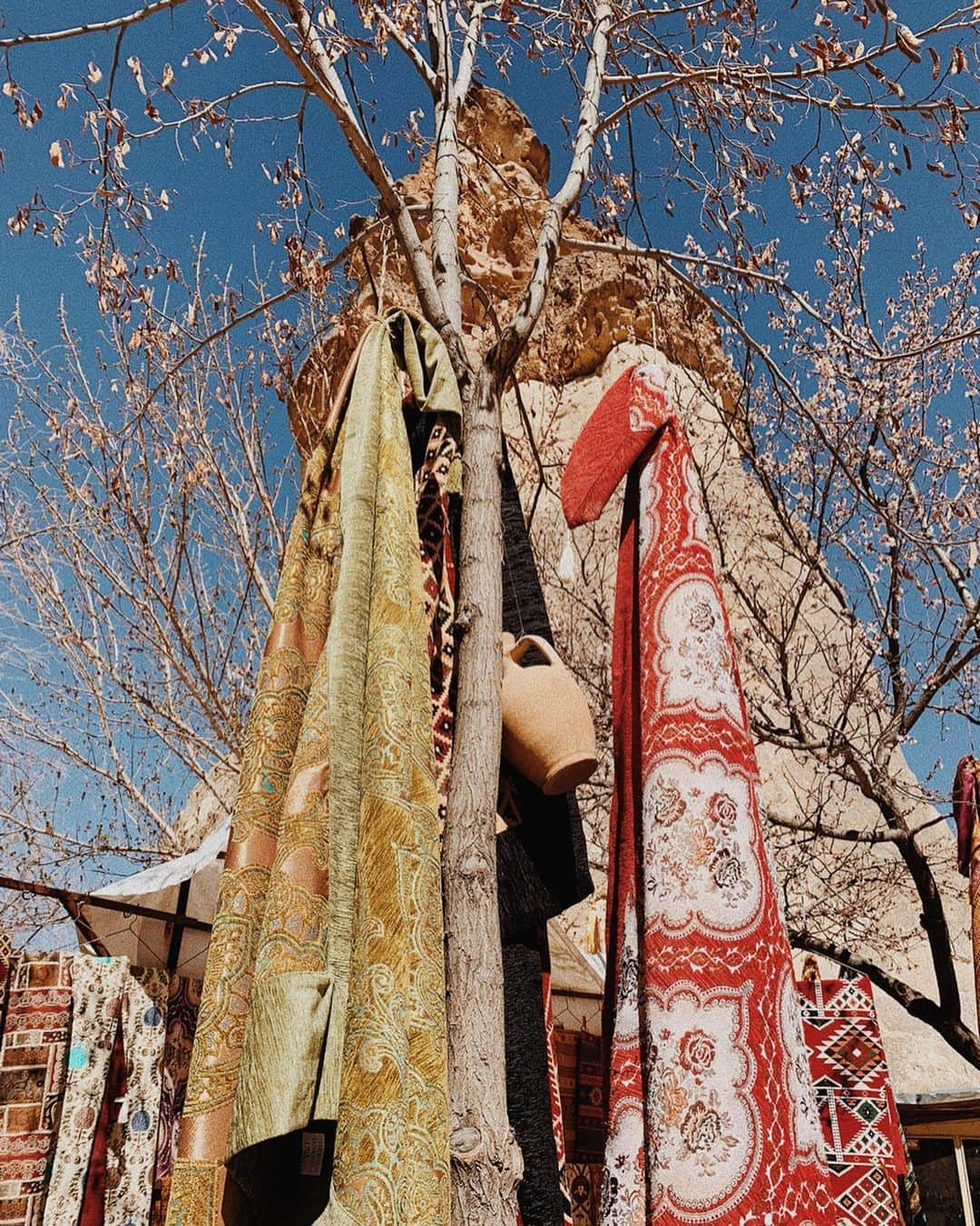 ベラ・ハディッドさんのインスタグラム写真 - (ベラ・ハディッドInstagram)「Memories 🙏🏽 #Cappadocia @missoni from my eyes 🖤🖤 Thank you @missbrunello ✨」8月3日 11時29分 - bellahadid